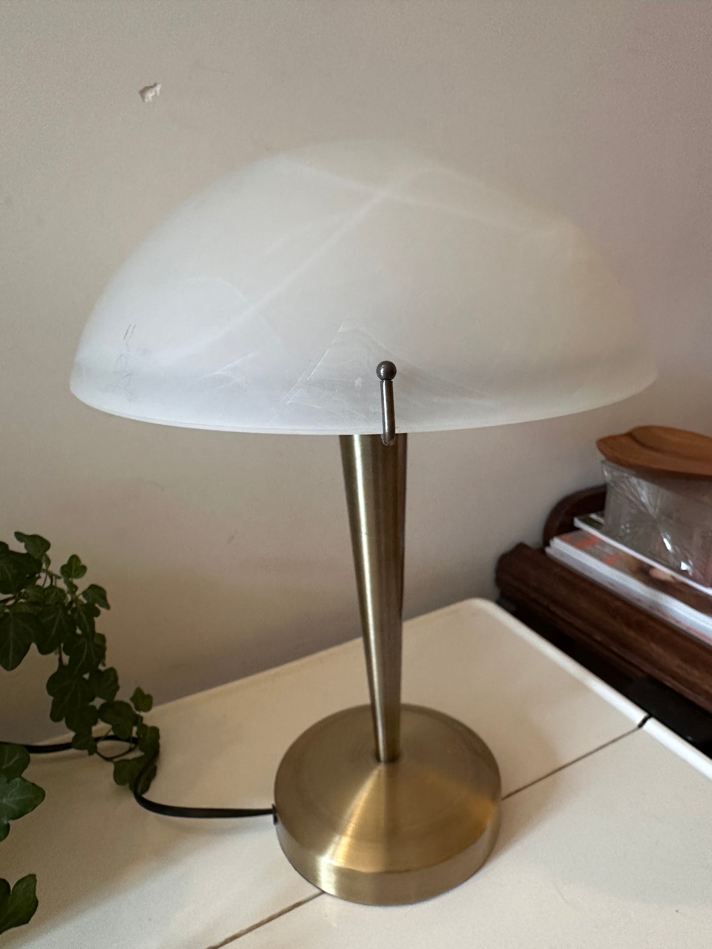 Touch tafellamp met mat glazen kap