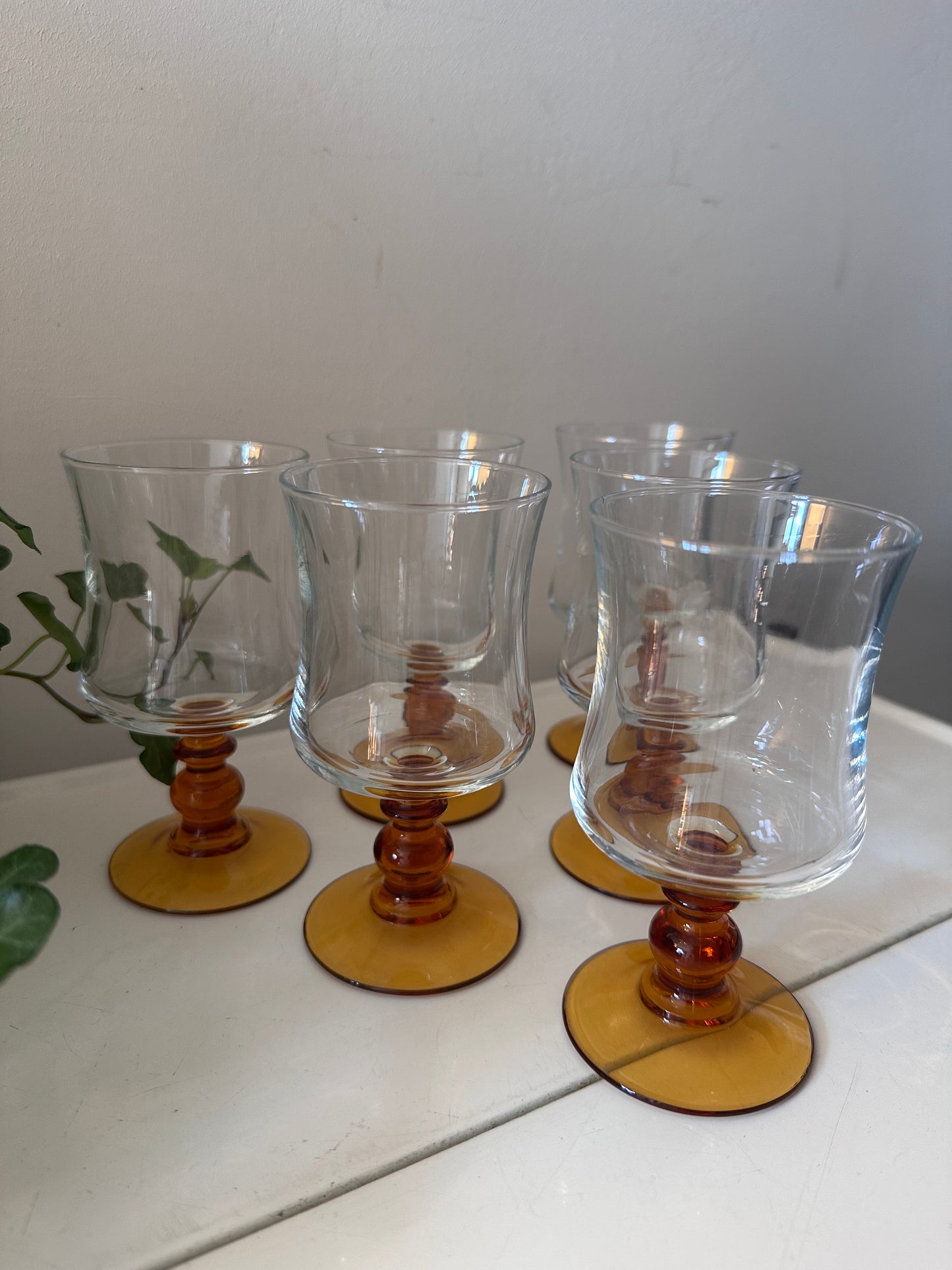 Set van 6 amberkleurige wijnglazen
