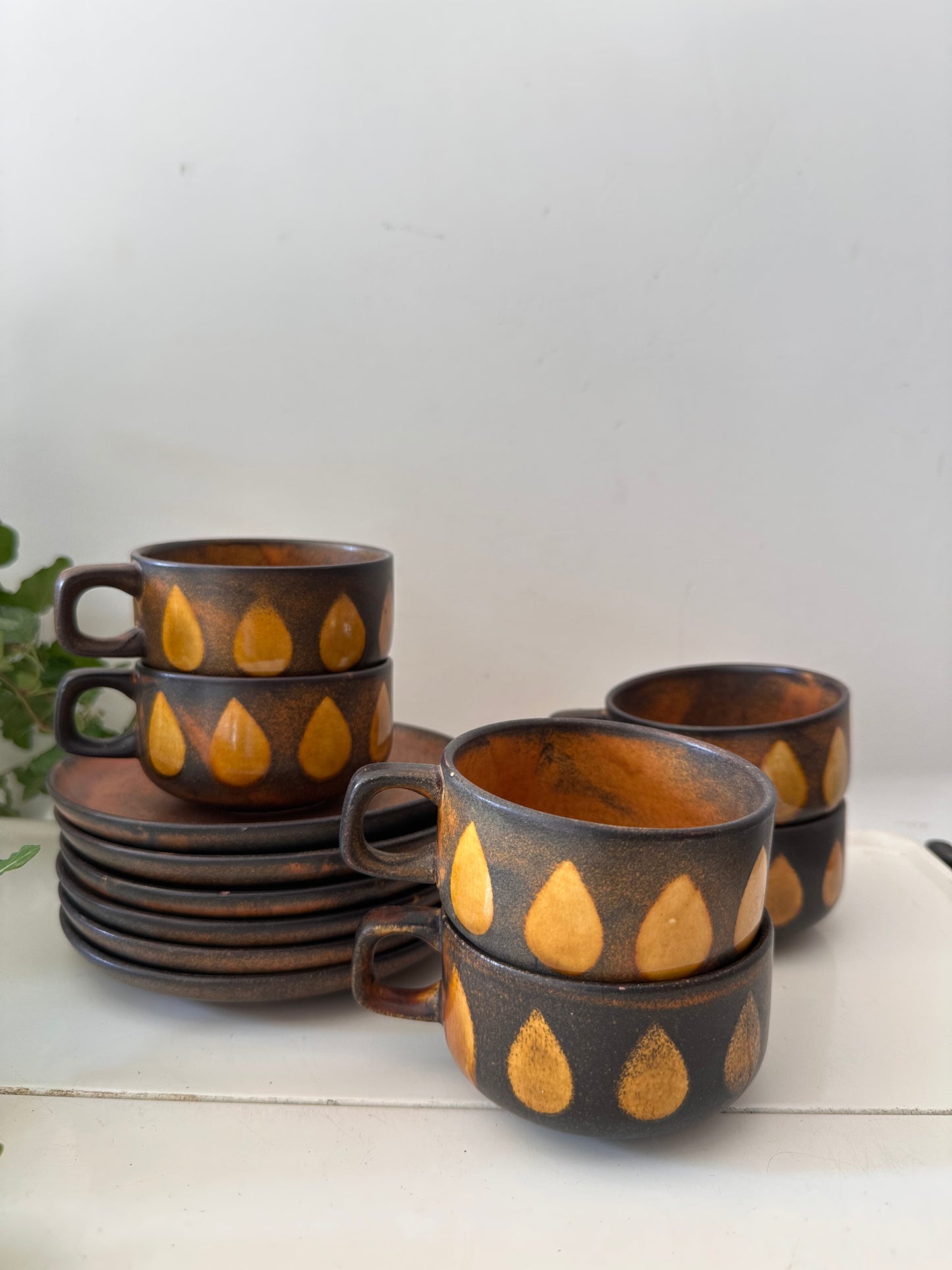 Set van 6 kop en schotels jaren 70