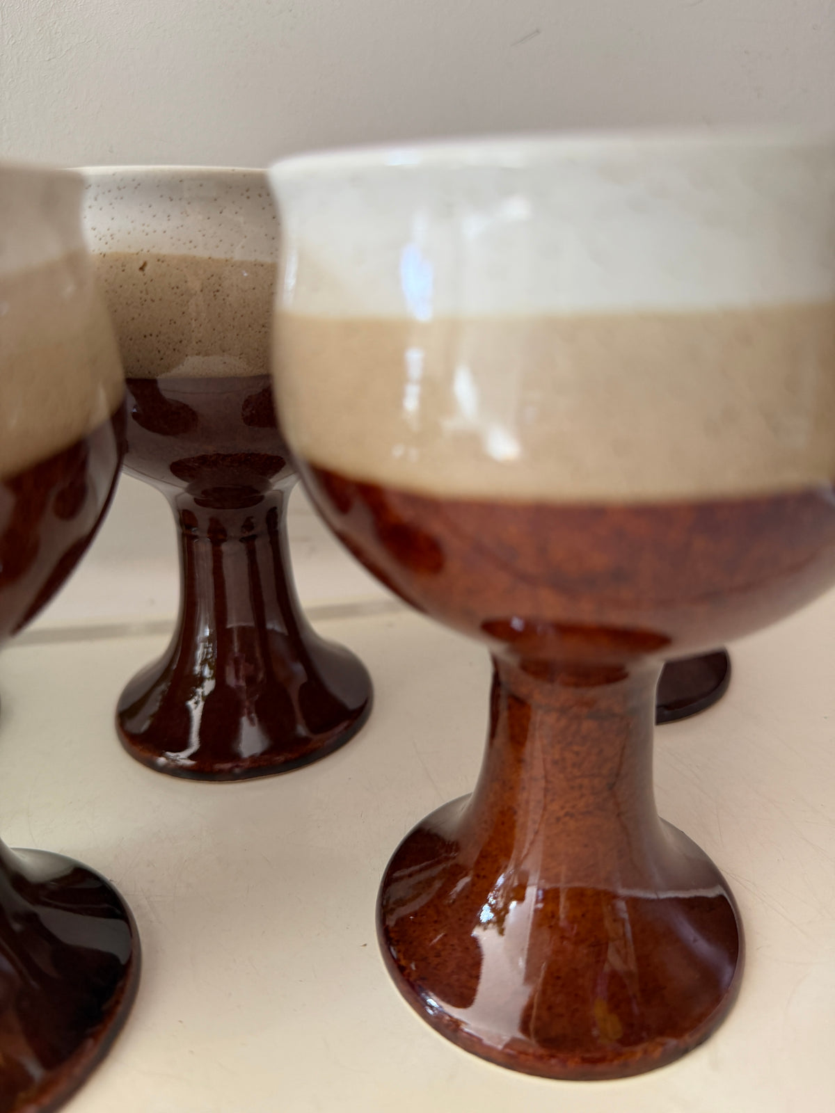 Mid Century vintage koffie mokken op voet