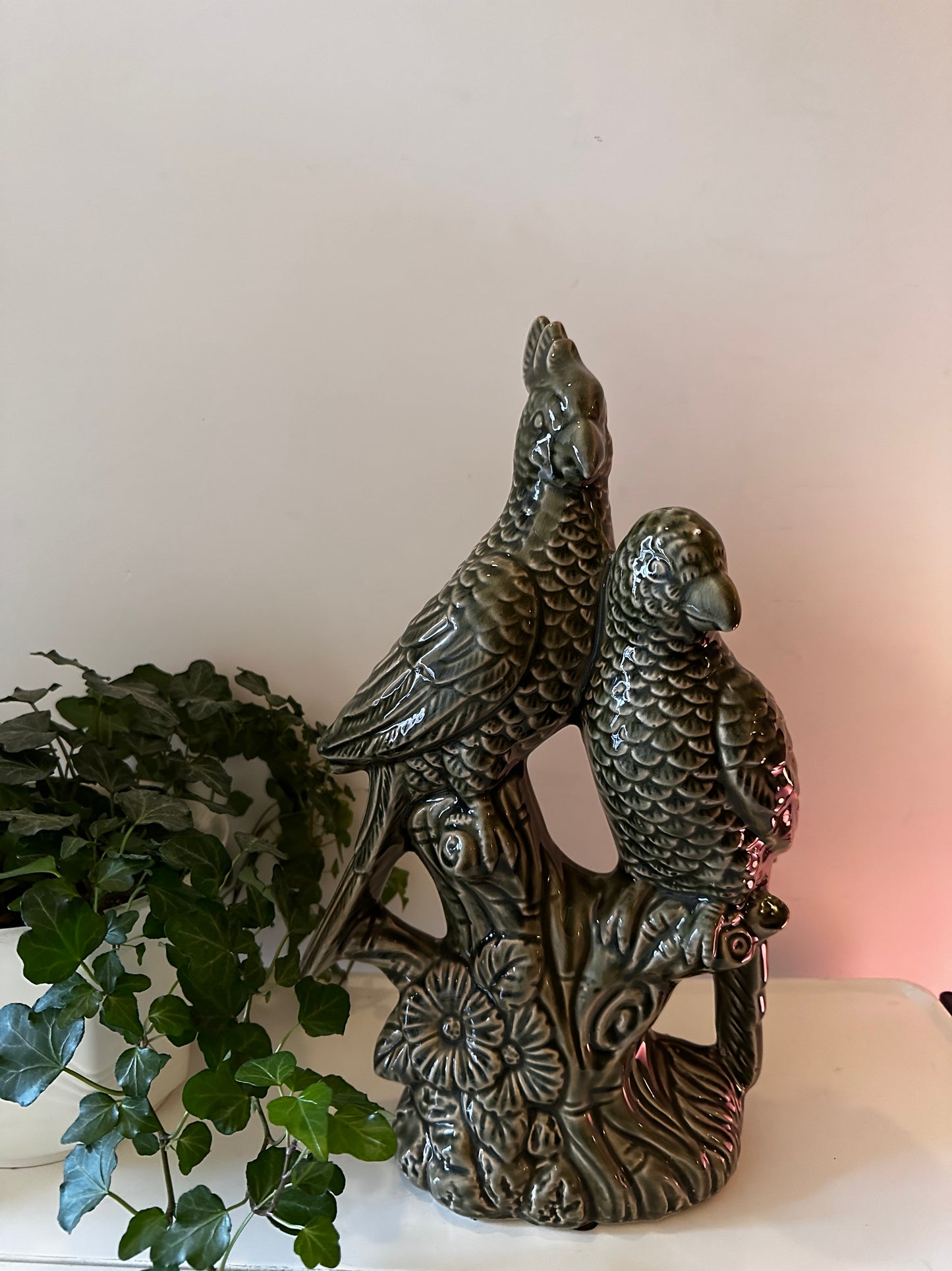 Beeld van twee papagaaien keramiek vintage