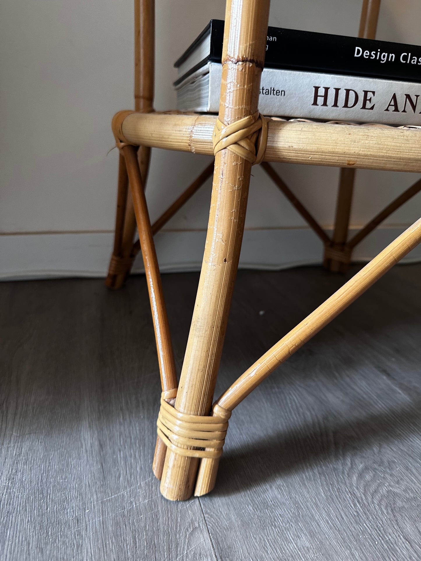 Rotan vintage rond bijzettafeltje