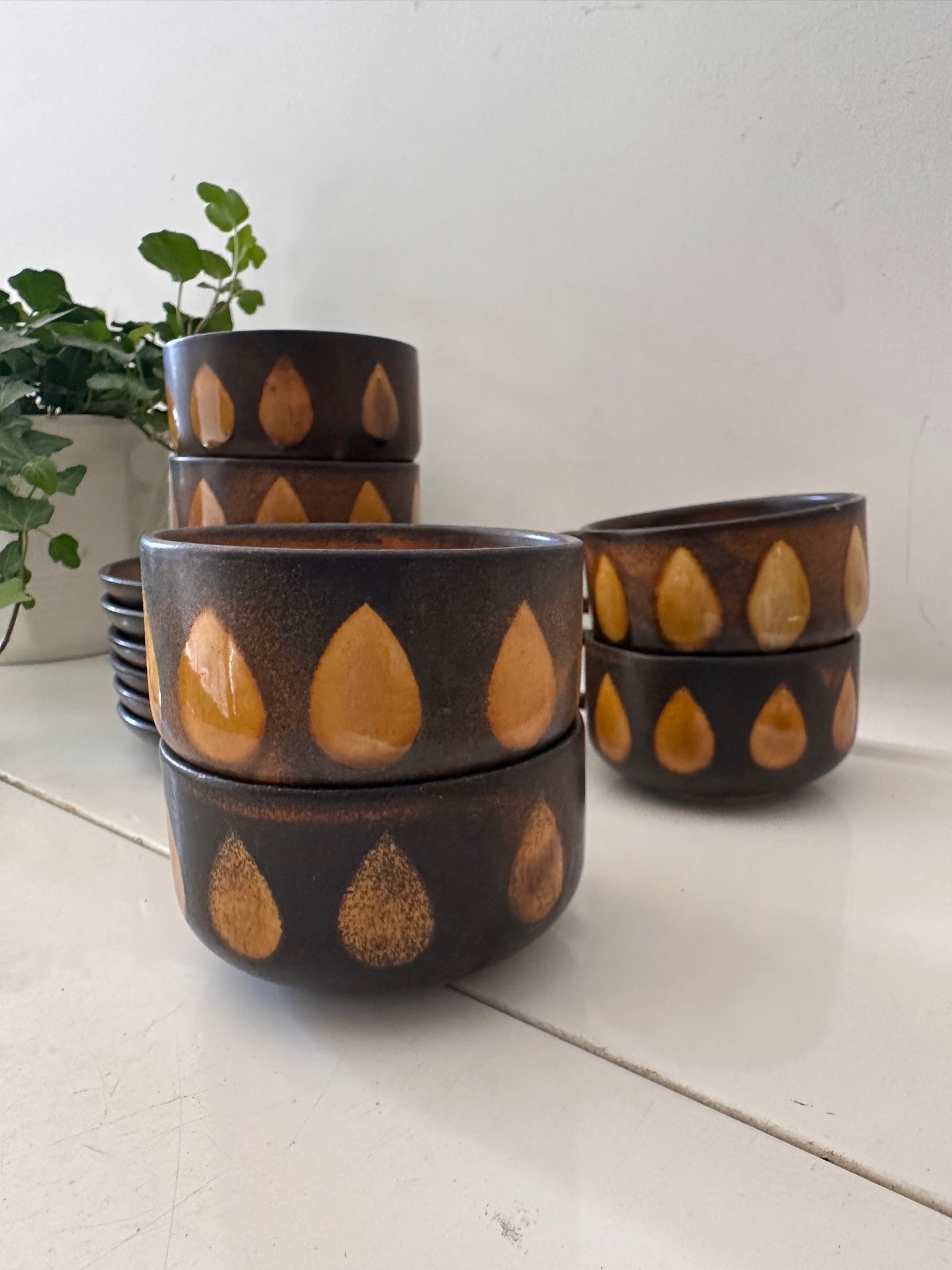 Set van 6 kop en schotels jaren 70