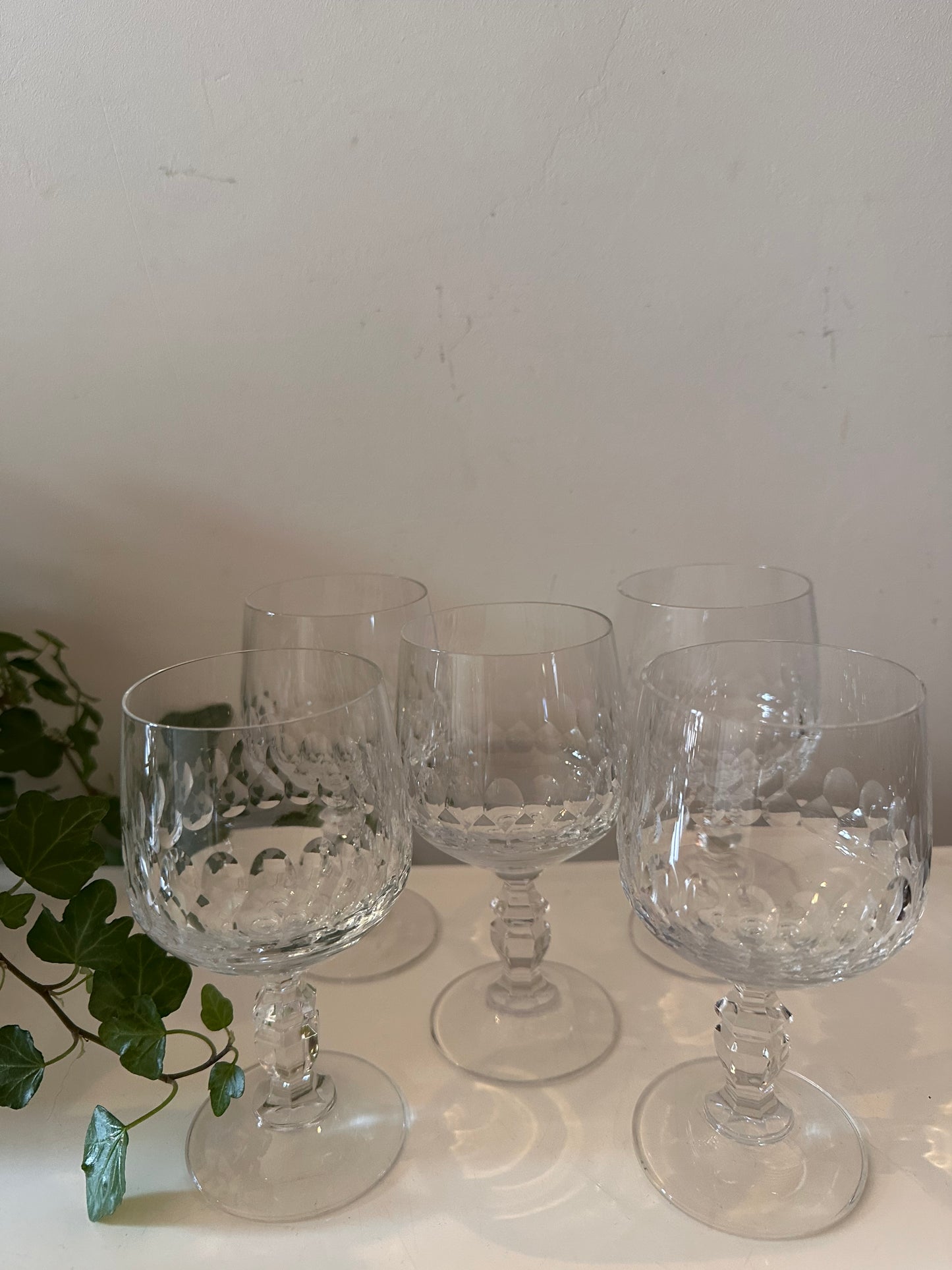 Set van 5 kristallen wijnglazen