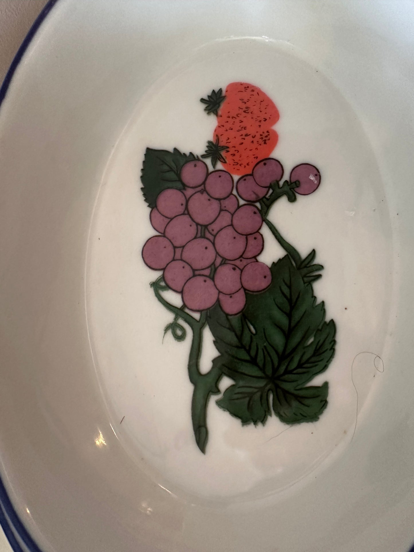 Ovale schaaltje in rieten mandje