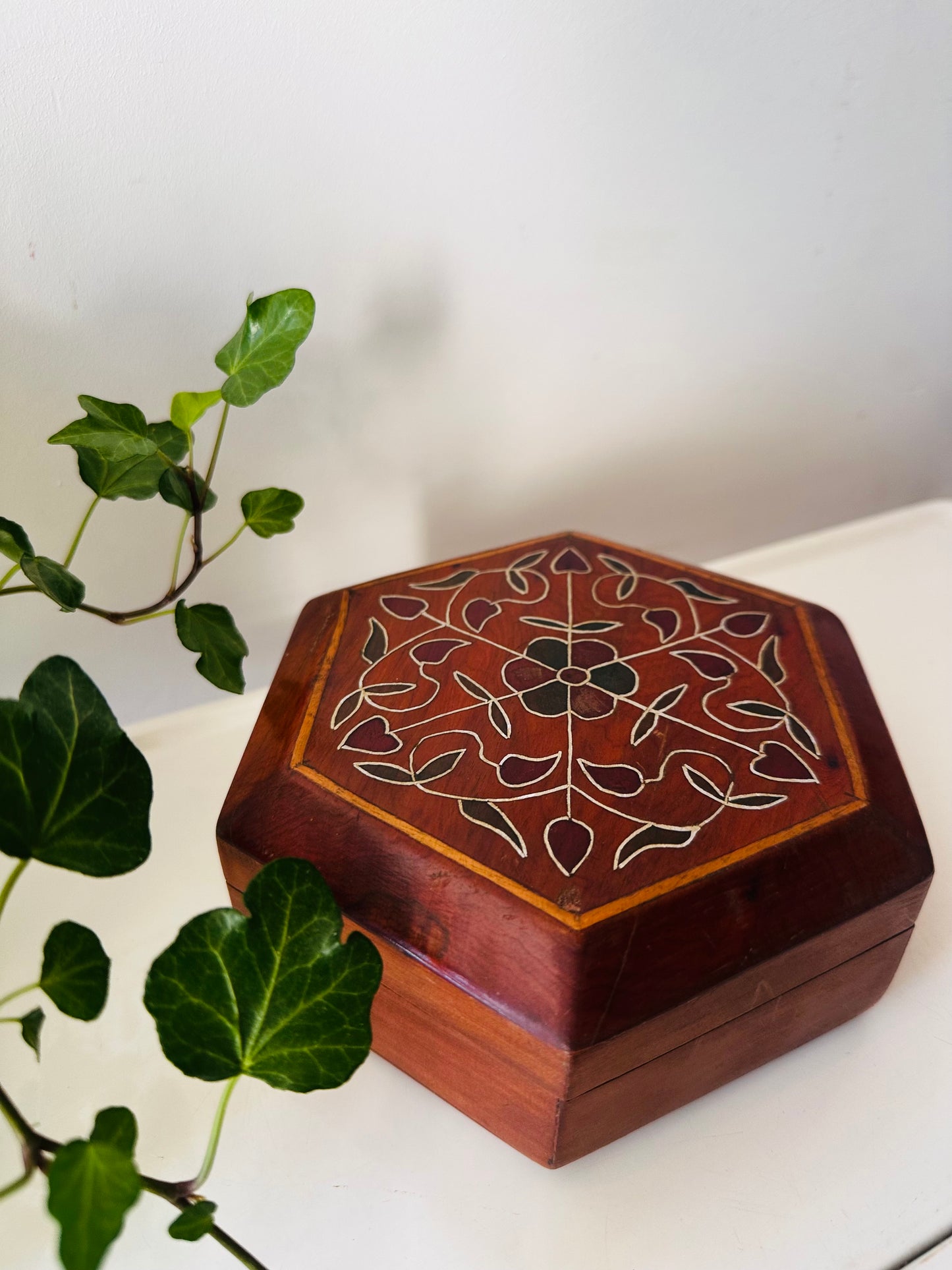 Vintage bewaardoosje ingelegd motief