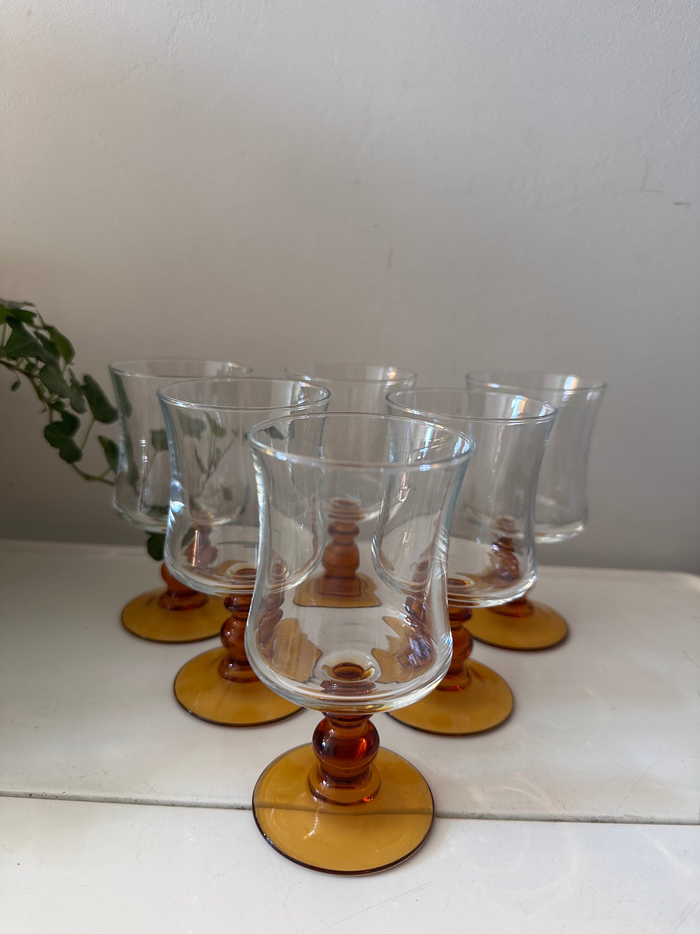 Set van 6 amberkleurige wijnglazen