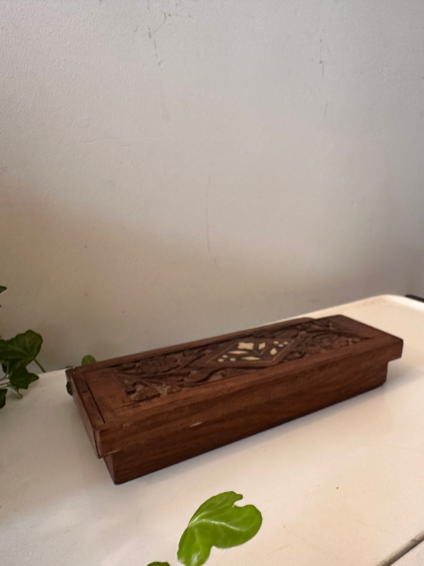 Handgemaakt houten Pennenbakje met inleg been motief