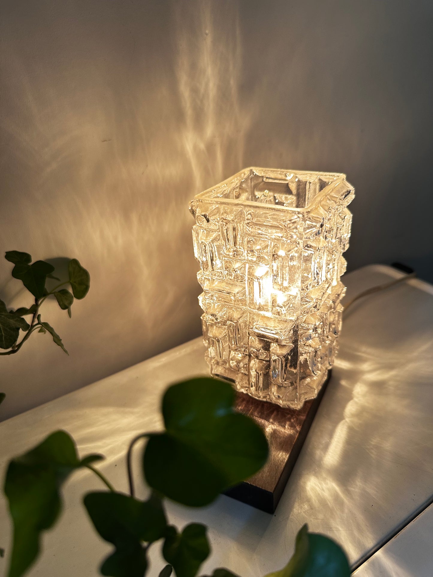 Mid Century tafellampje met ijsglas