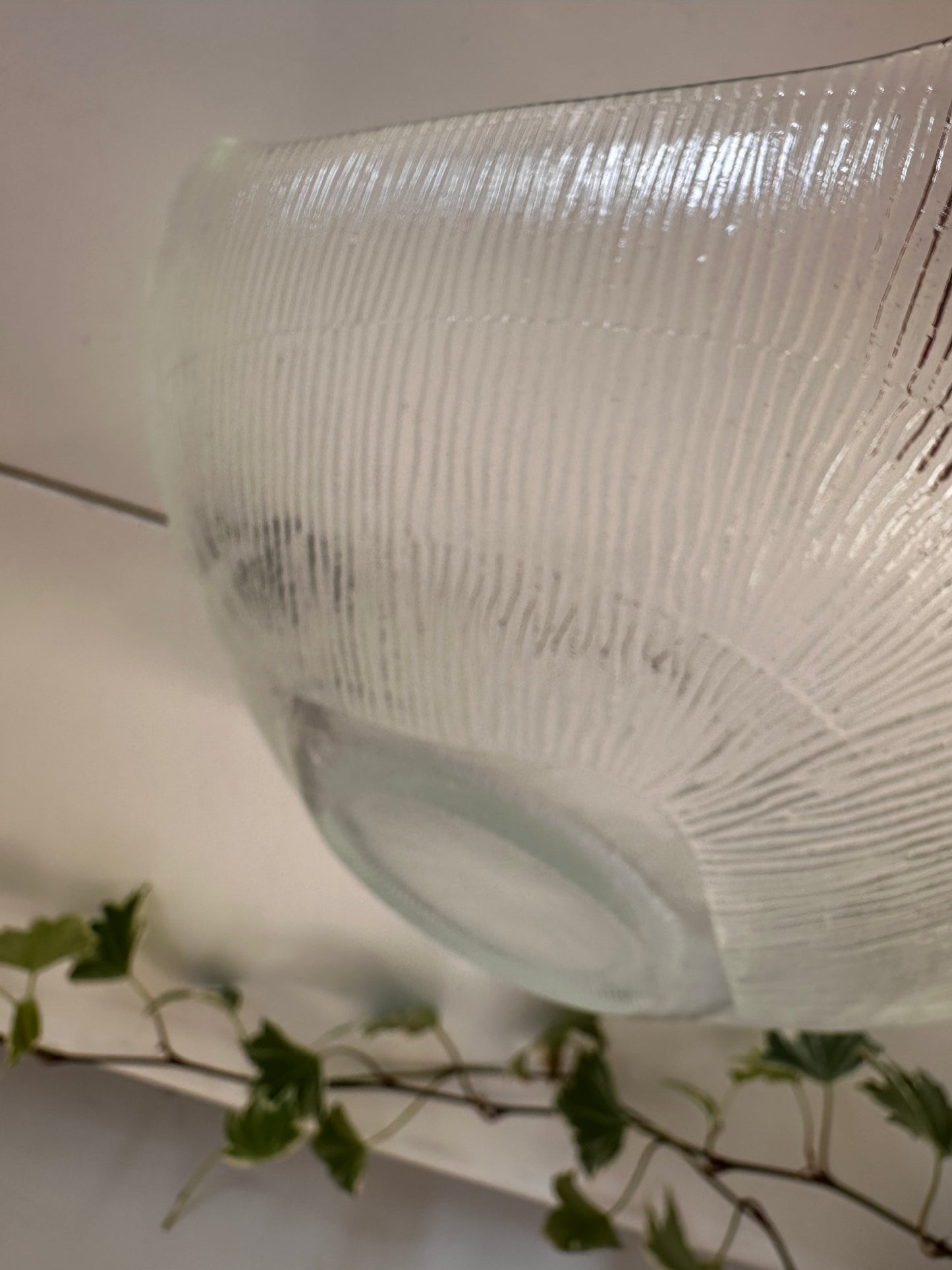 Glazen serveerschaal boomschorsmotief