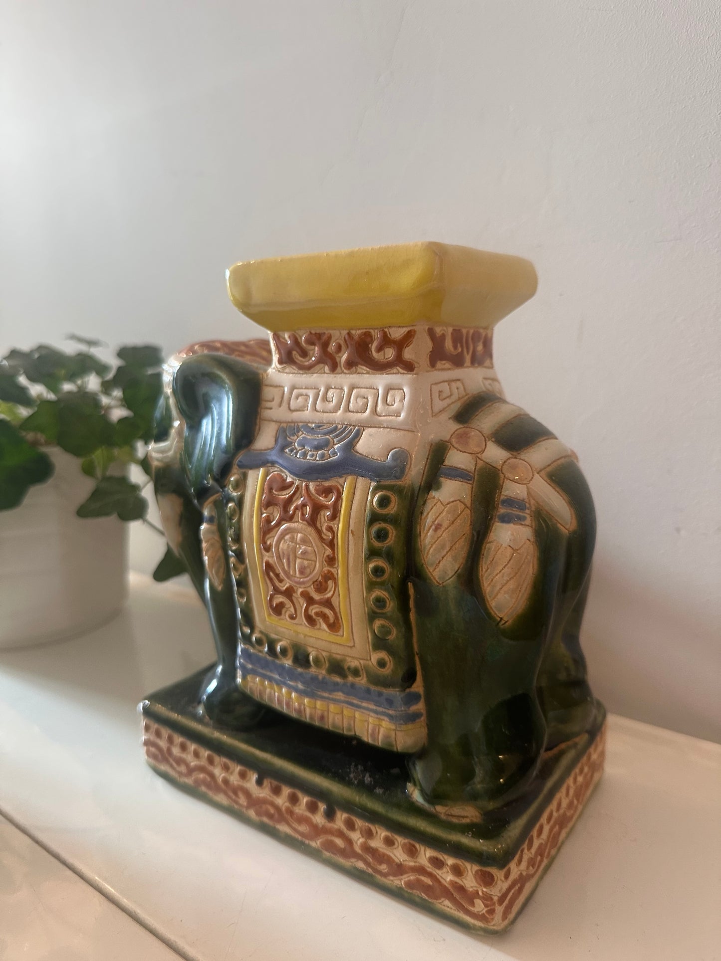 Keramieken klein olifanten plantentafeltje
