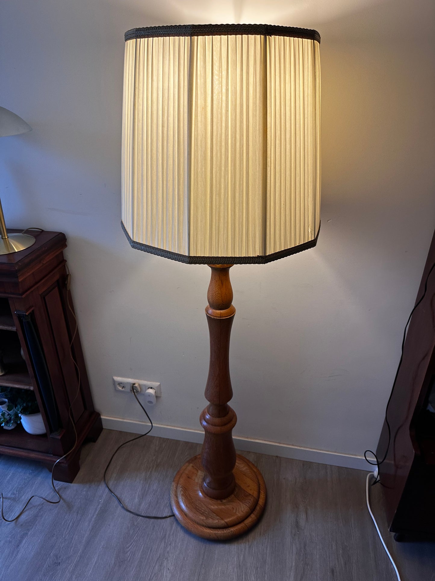 Staande lamp vloerlamp hout met plissé kap