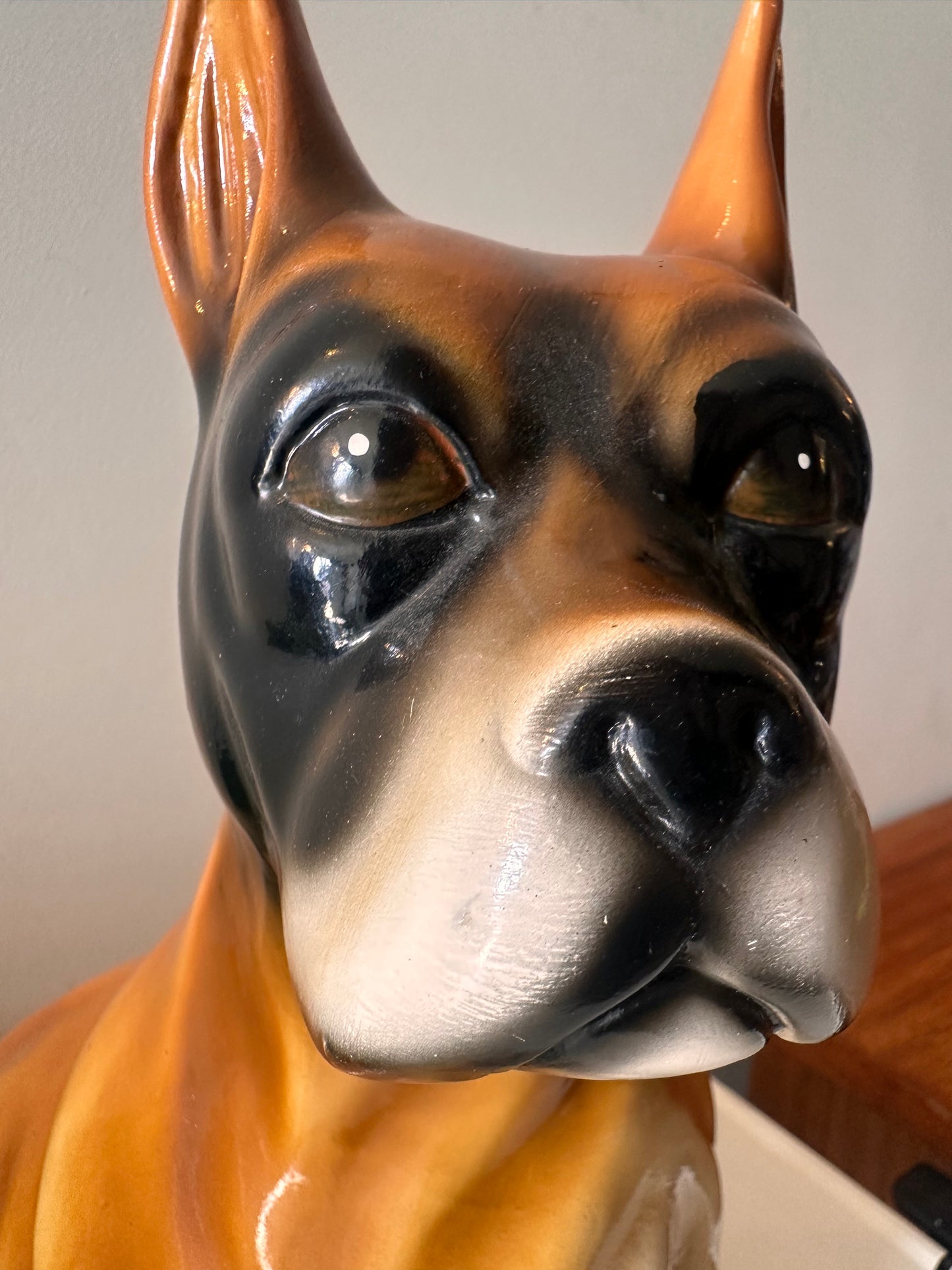 Keramieken beeld boxer hond