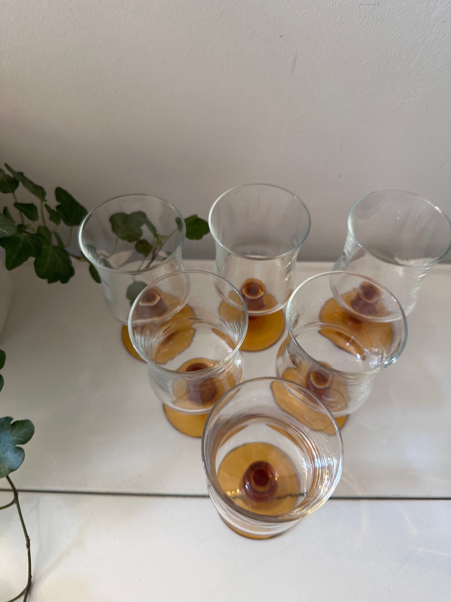 Set van 6 amberkleurige wijnglazen