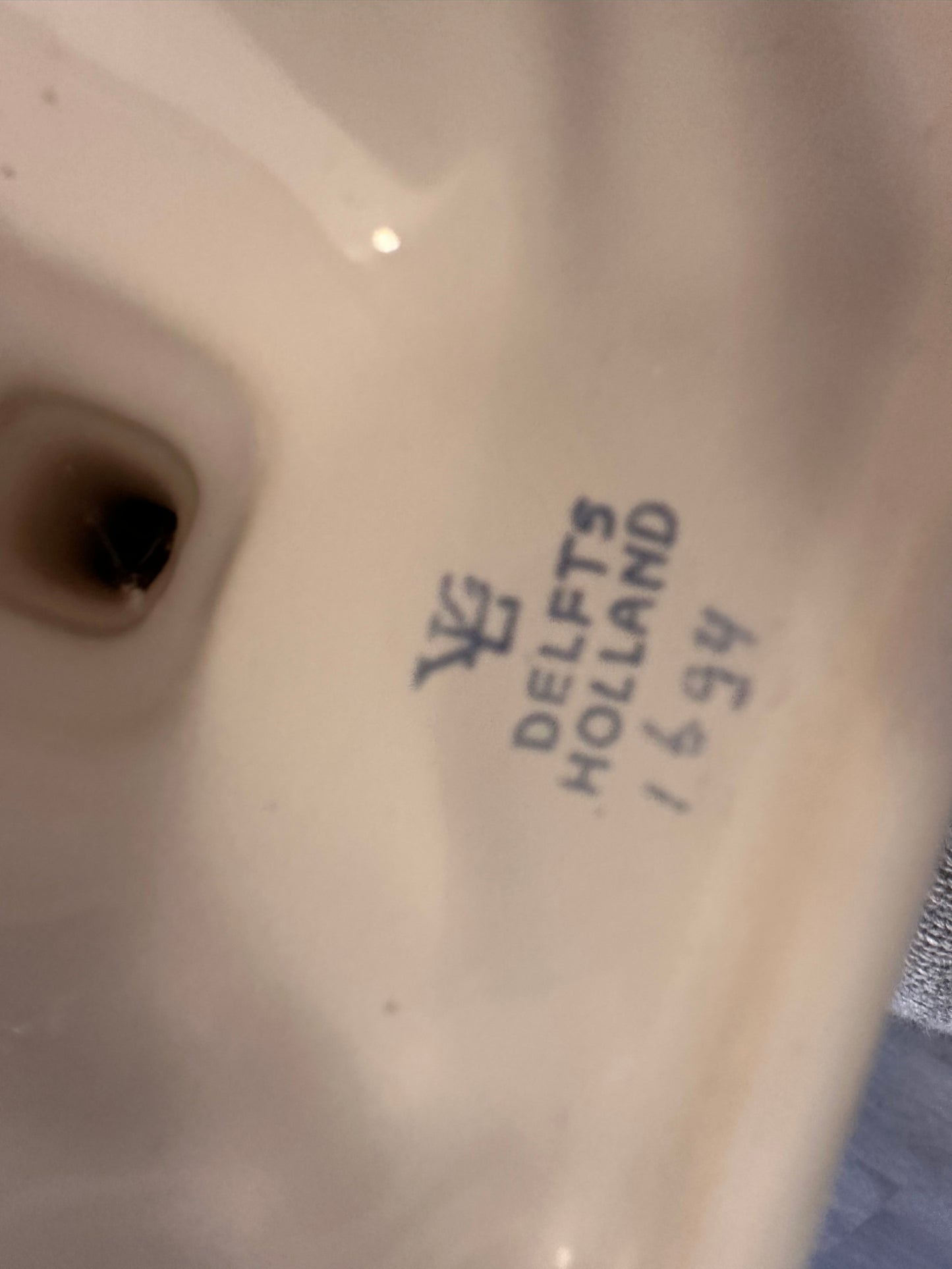 Kandelaar wit gemerkt Delfts Holland 1694