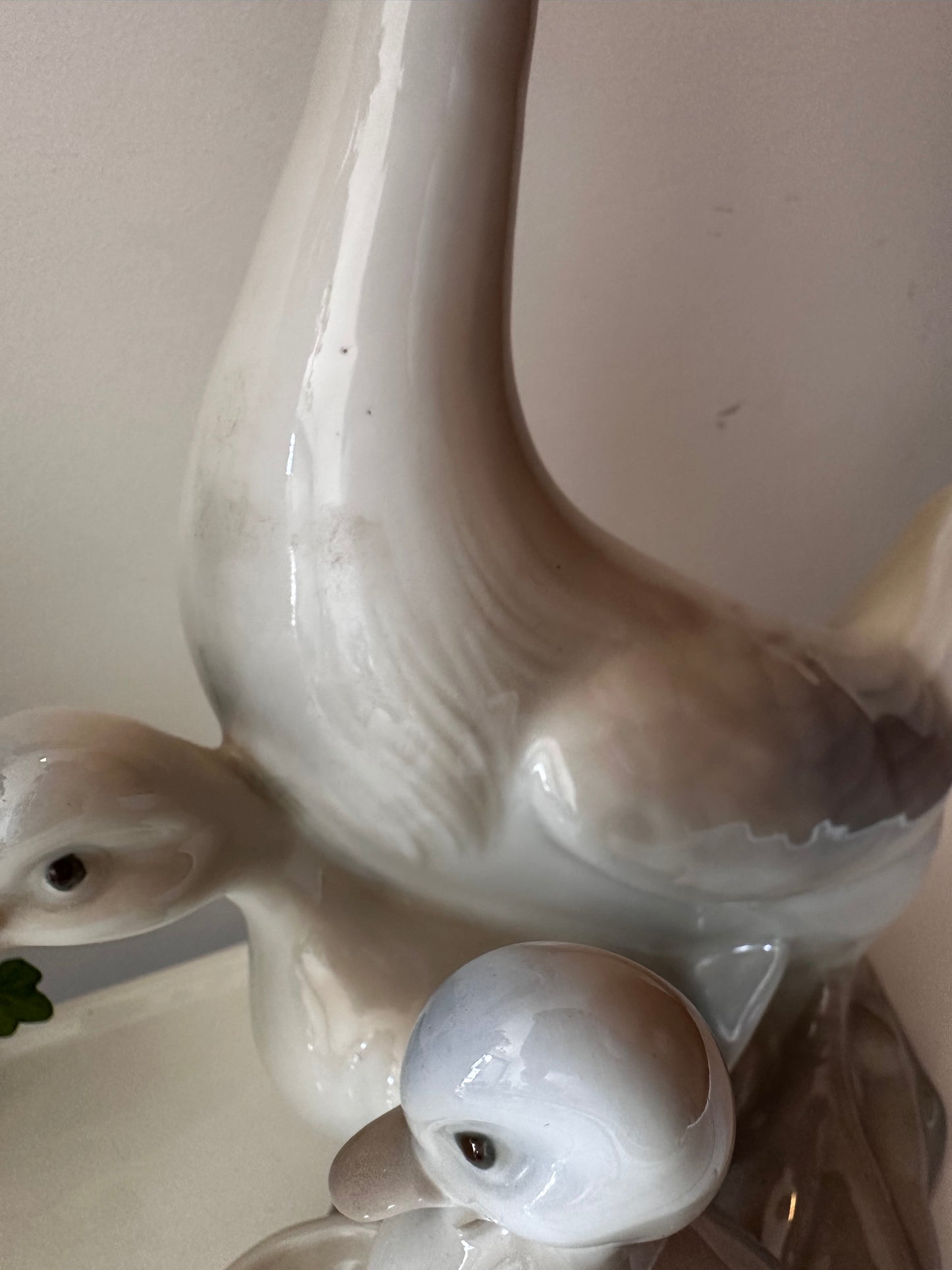 Porseleinen ganzen beeld