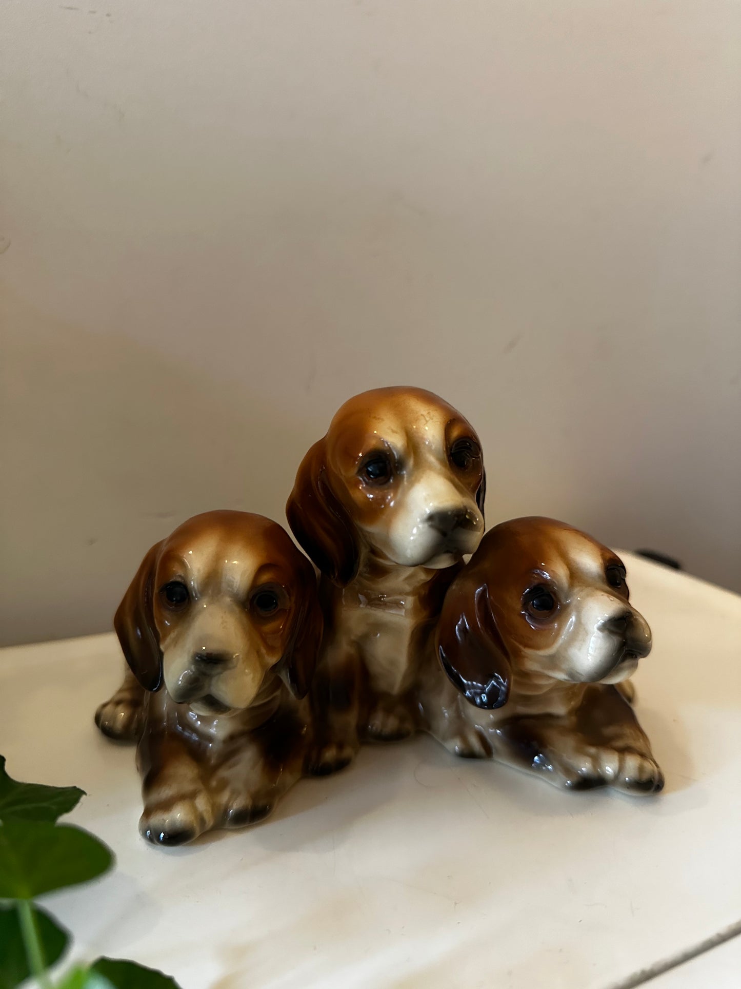 Beeldje van 3 puppy’s porselein