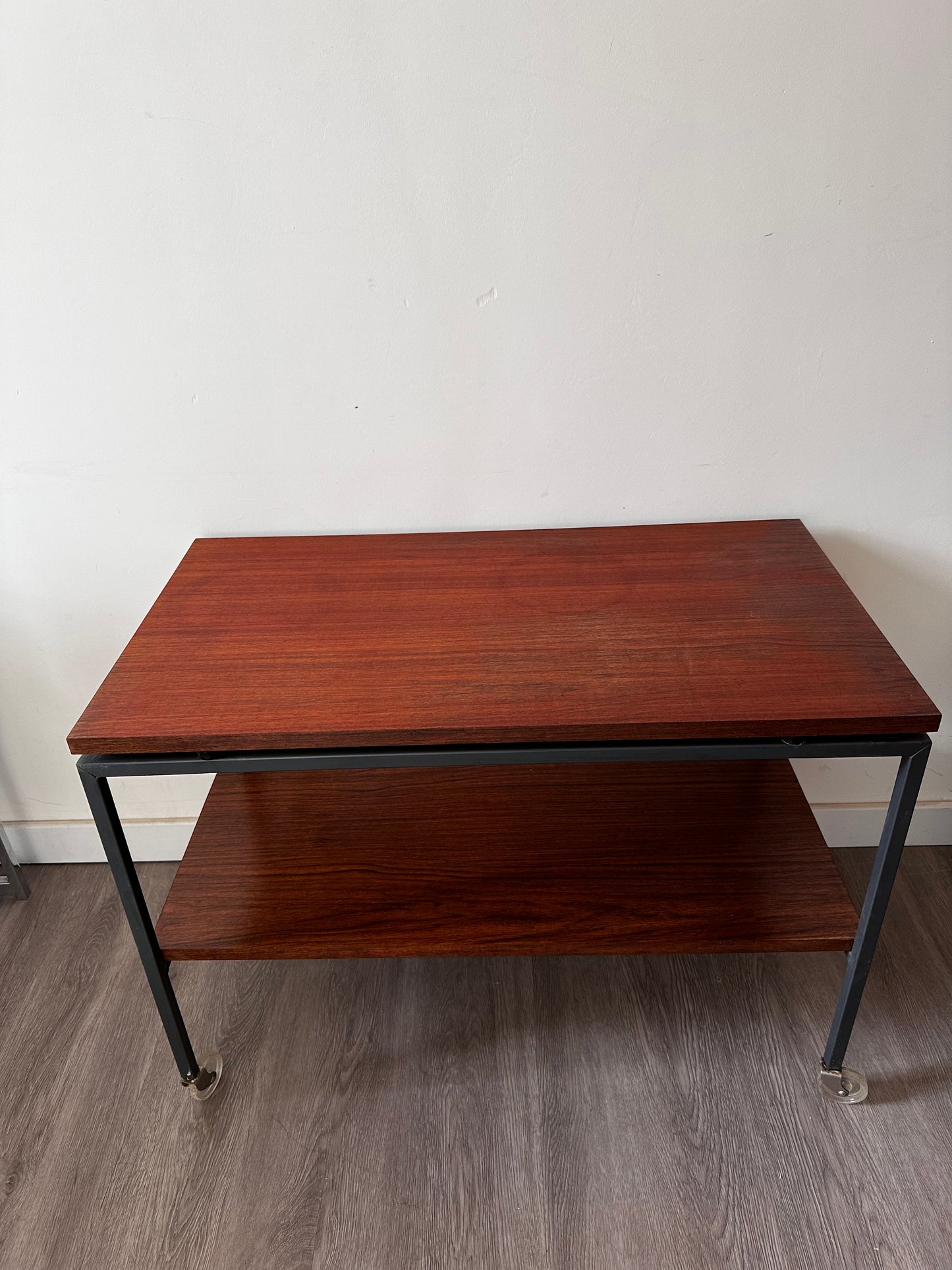 Vintage serveerwagen bijzettafeltje pastoe stijl