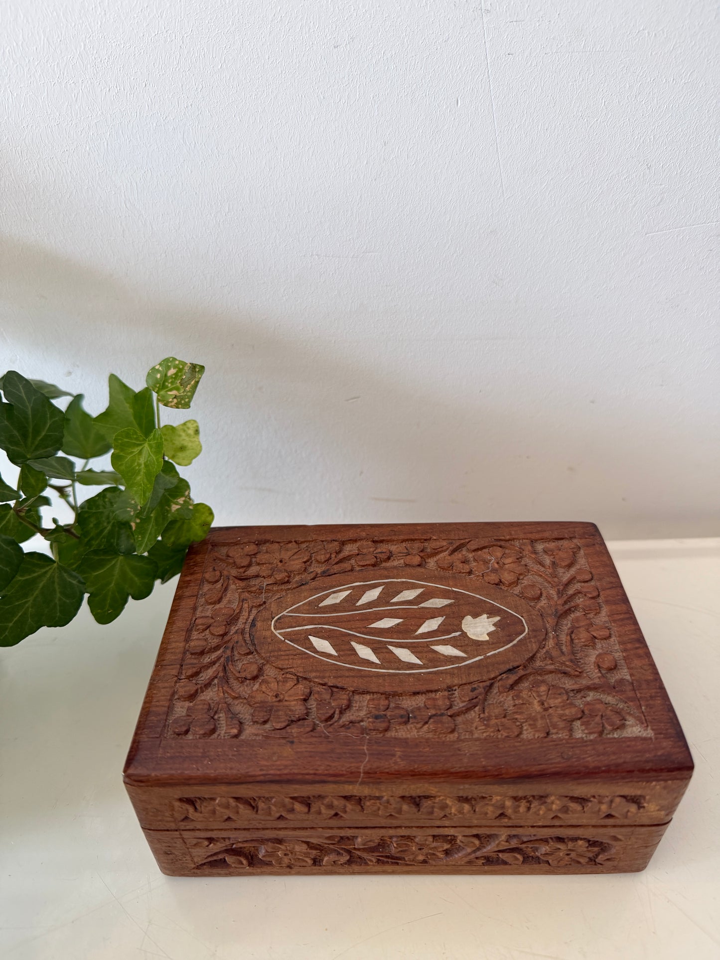 Houten bewaardoosje met beeninleg