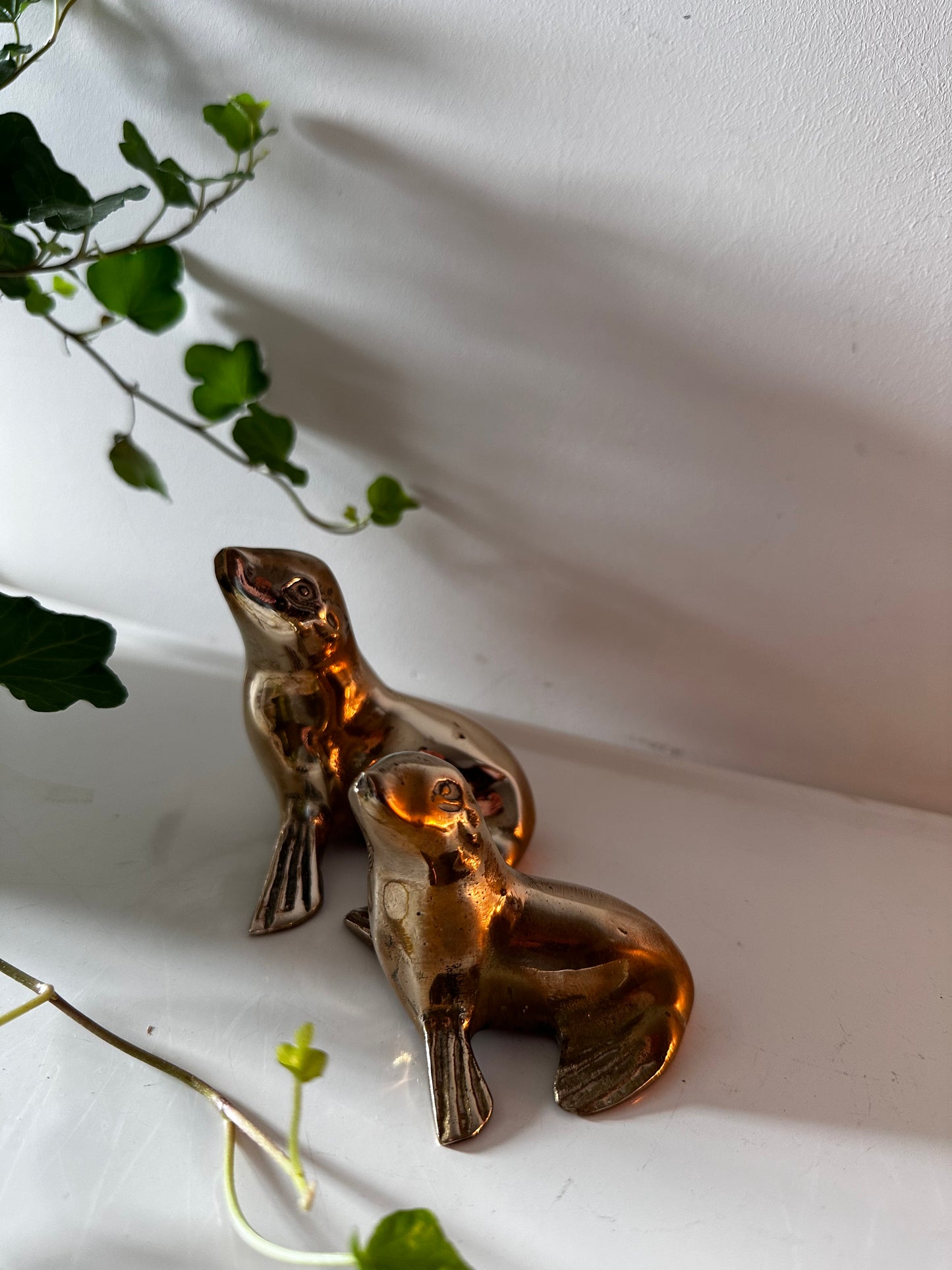 Messing set van twee zeehondjes