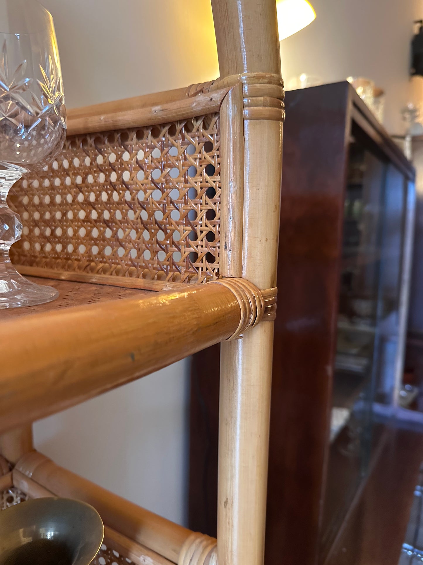 Bamboe vintage boekenkast