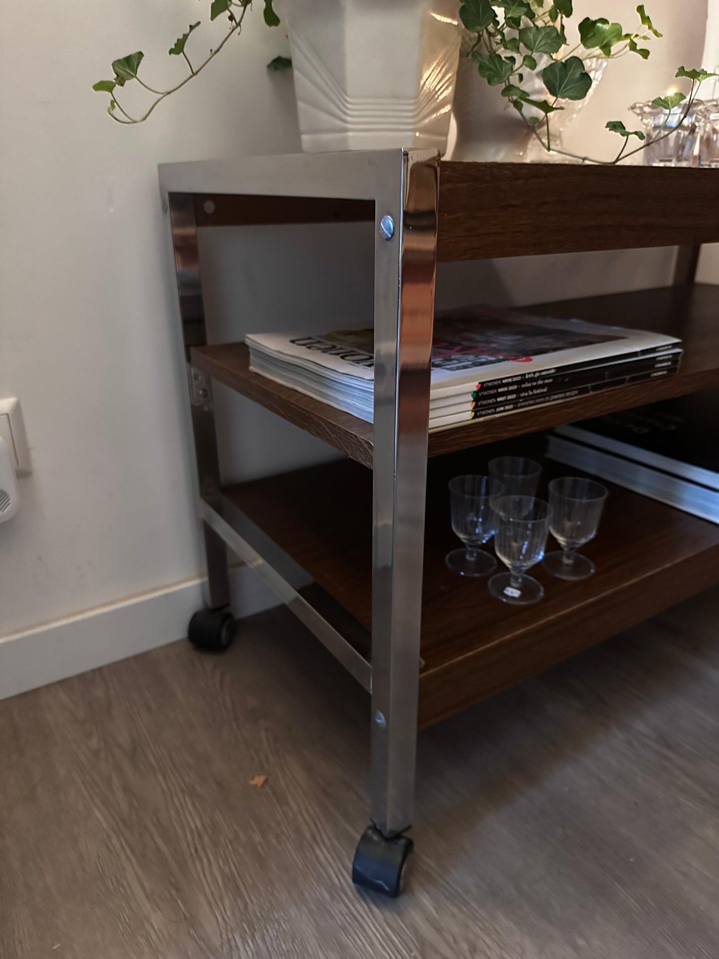 Jaren 70 vintage bijzettafel serveerwagen