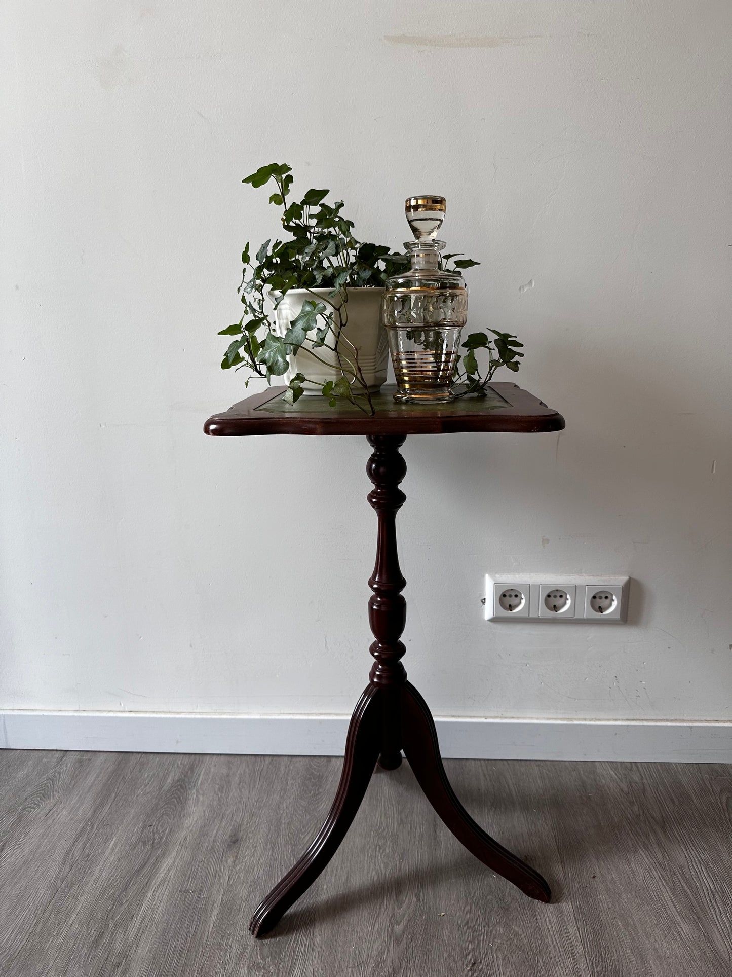 Vintage wijntafeltje