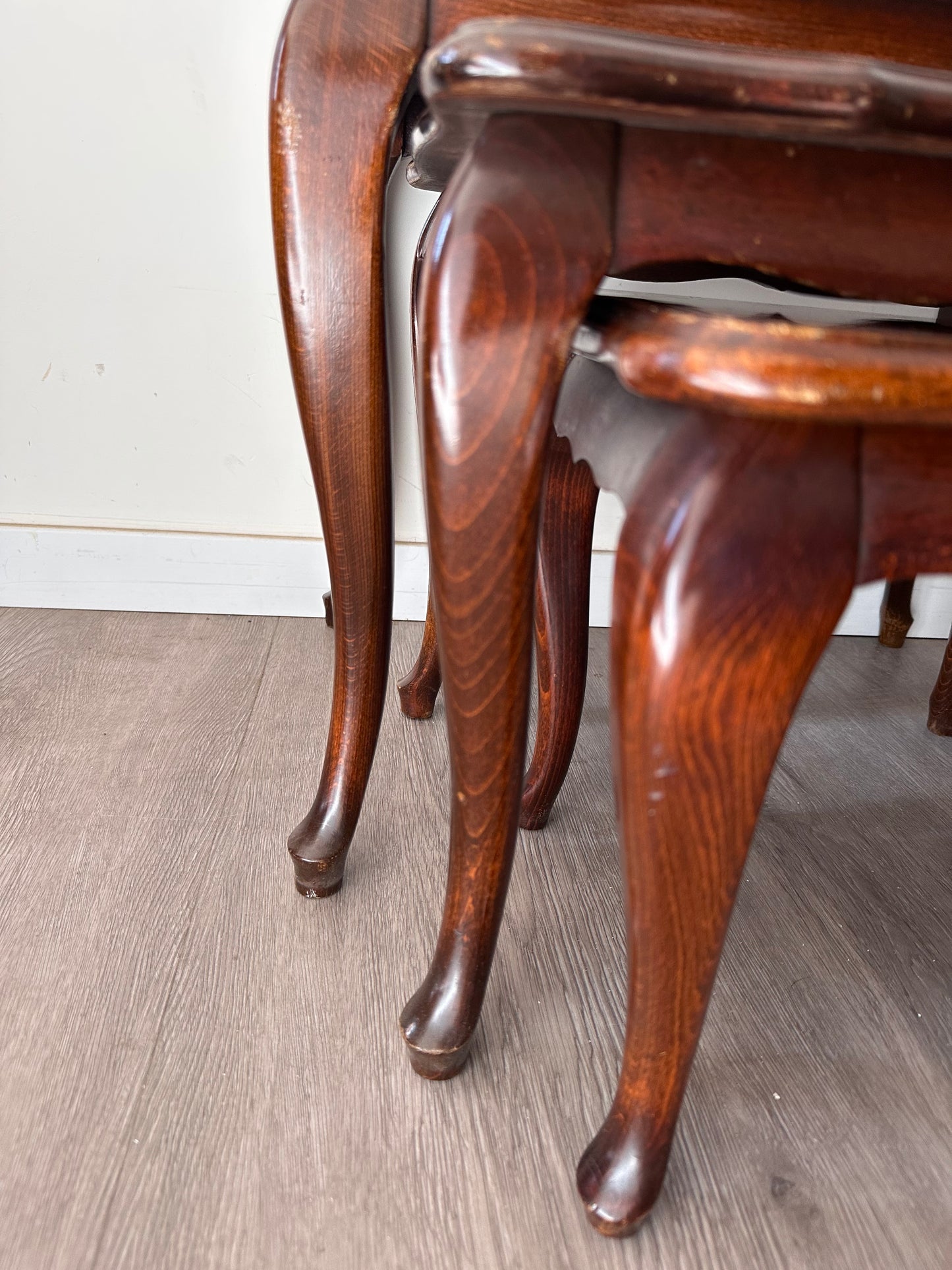 Nesting tables queen Ann stijl