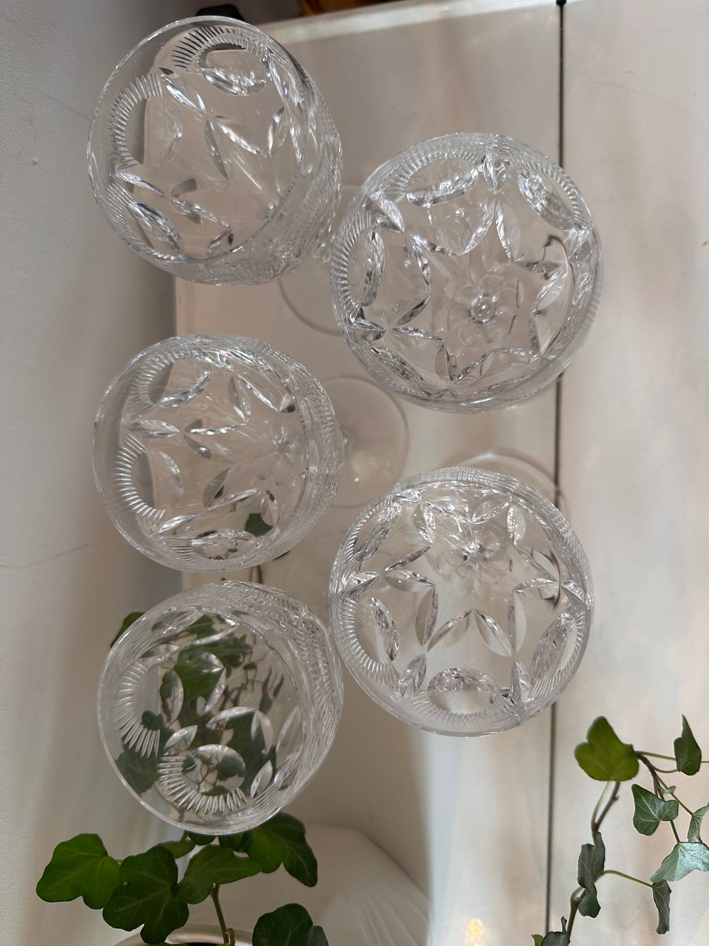 Set van 5 zwaar kristallen wijnglazen