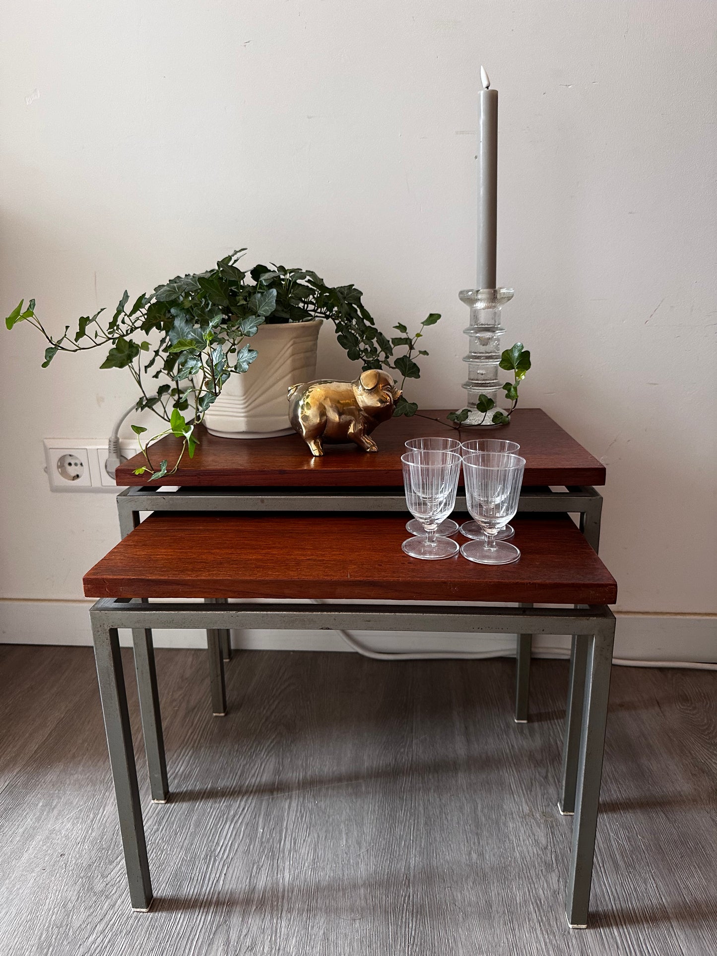 Set van 2 vintage nesting tables Mimi set