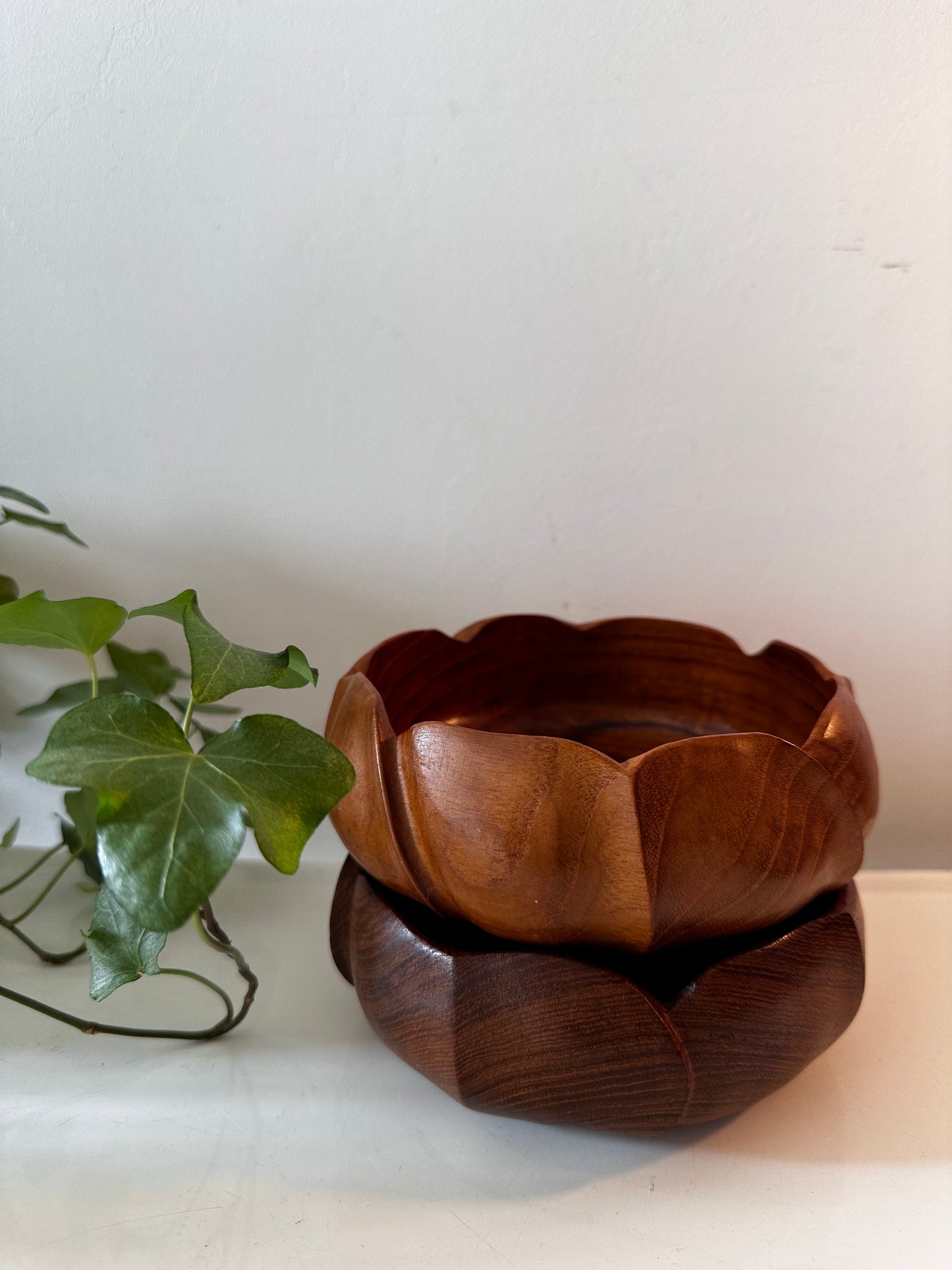 2 teakhouten vintage schalen Mid century