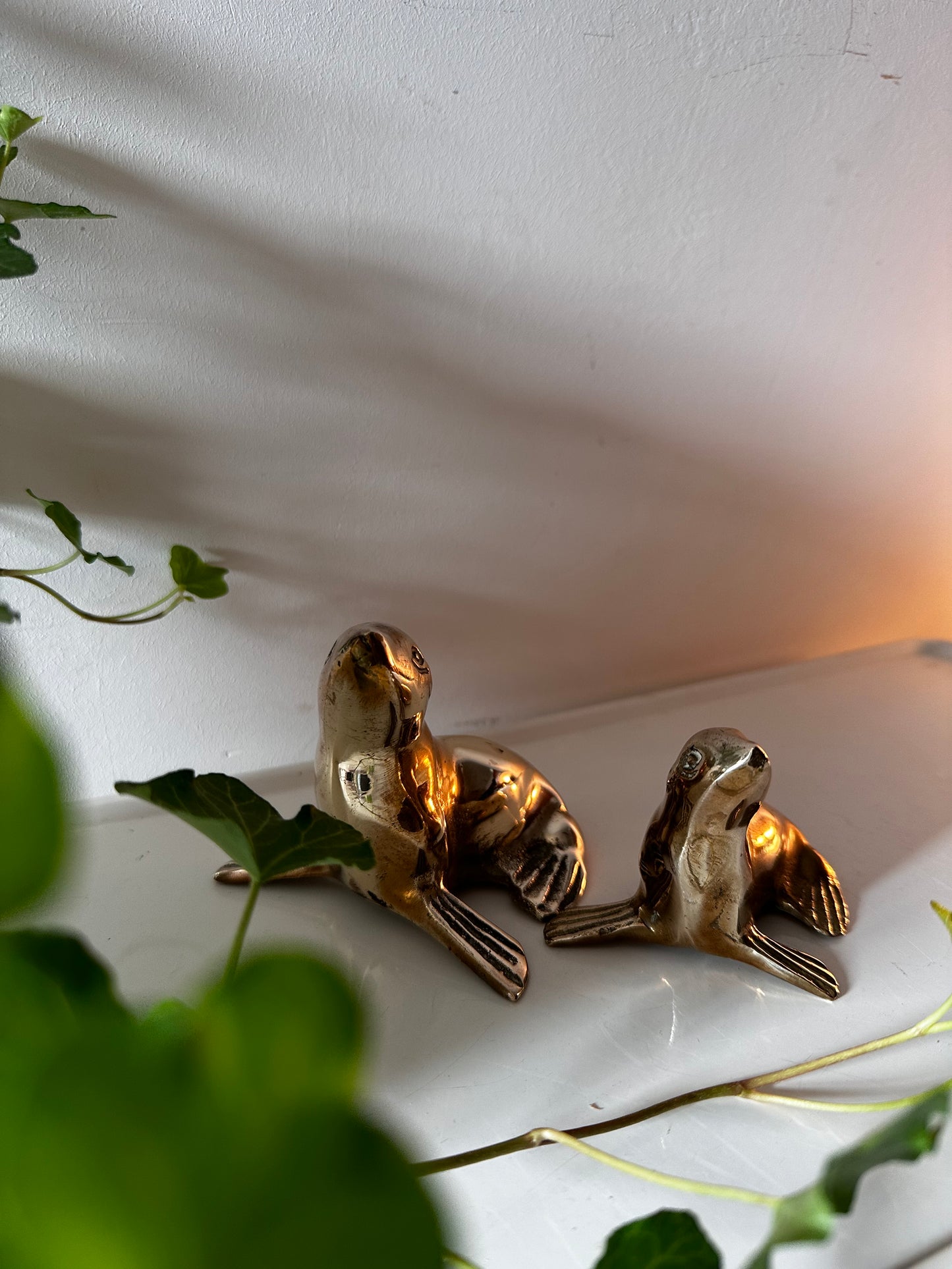 Messing set van twee zeehondjes