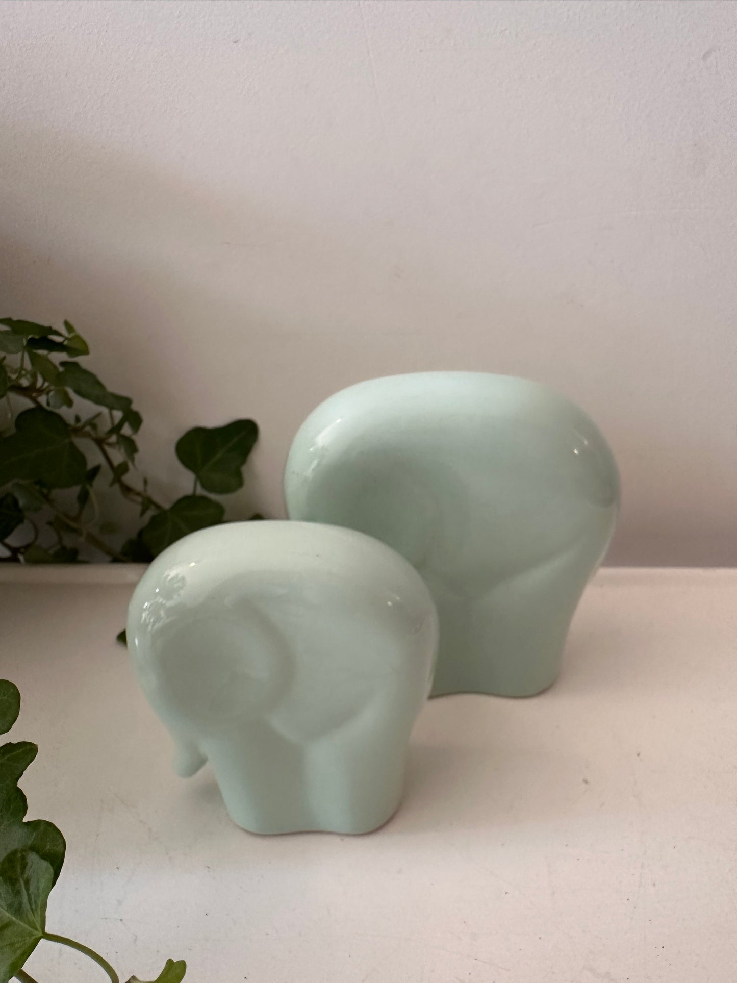 Twee mintgroene olifantjes Scandinavisch design jaren 60/70