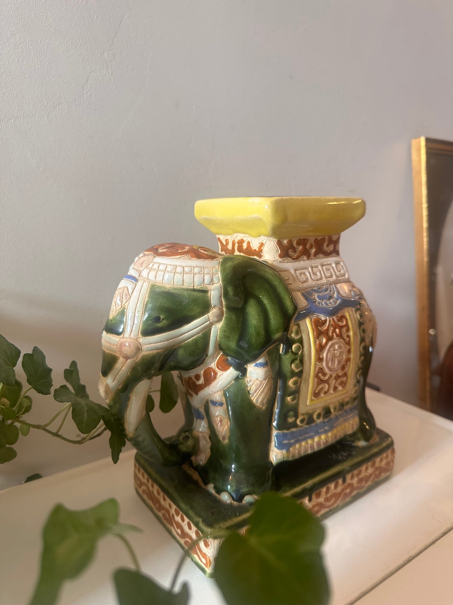 Keramieken klein olifanten plantentafeltje