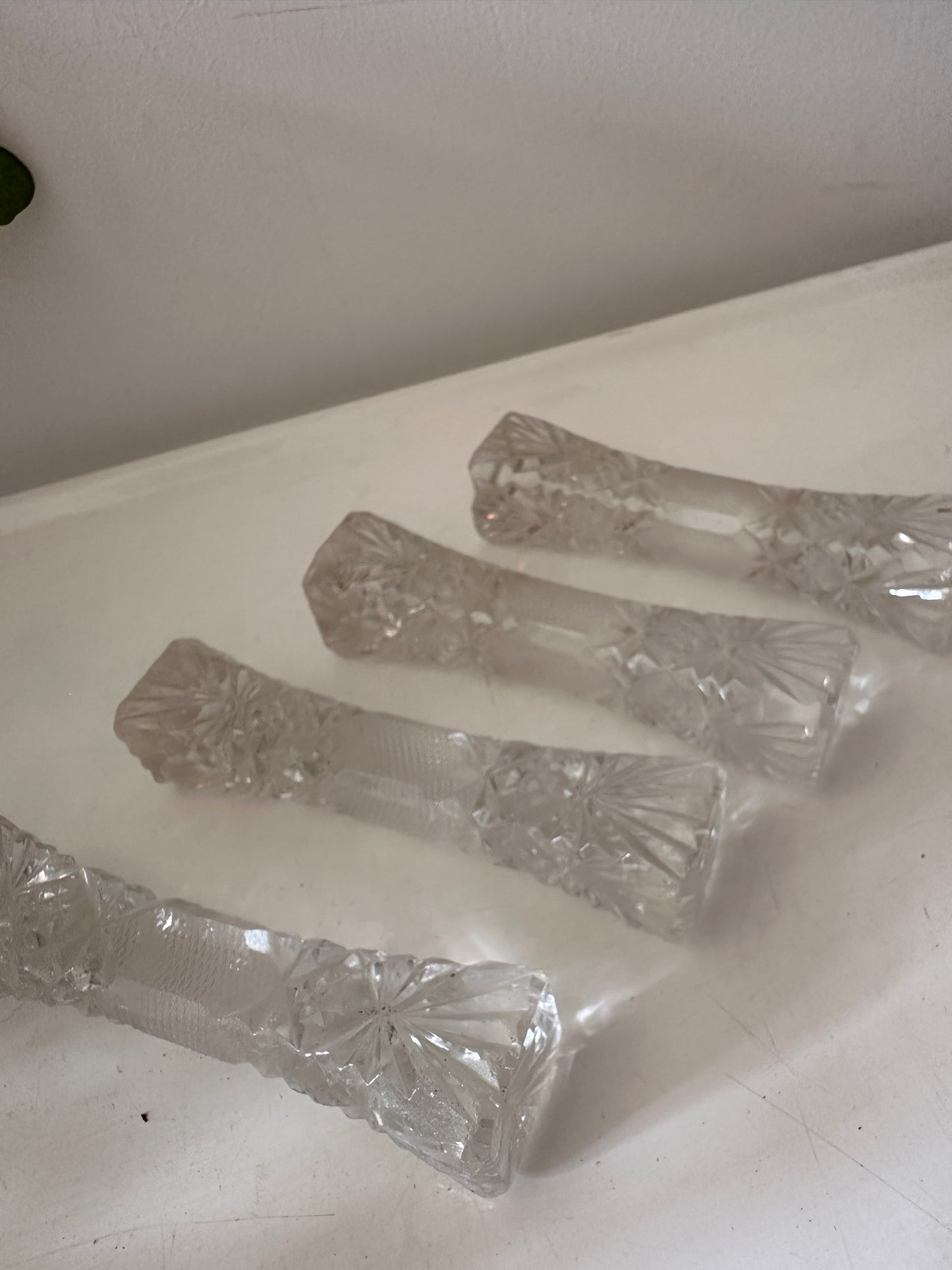 Set van 4 kristallen messenlegers