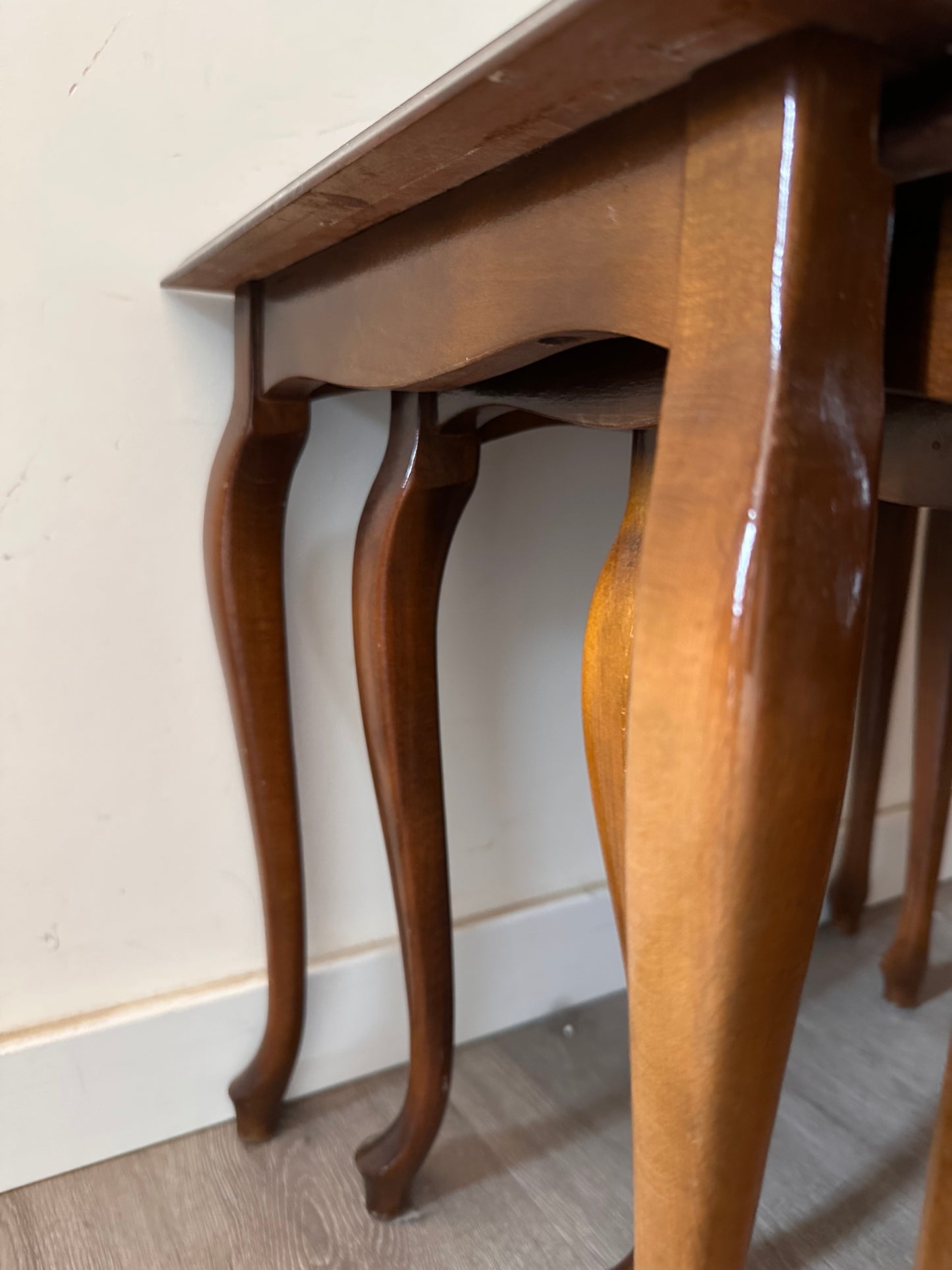 Nesting tables set van 3