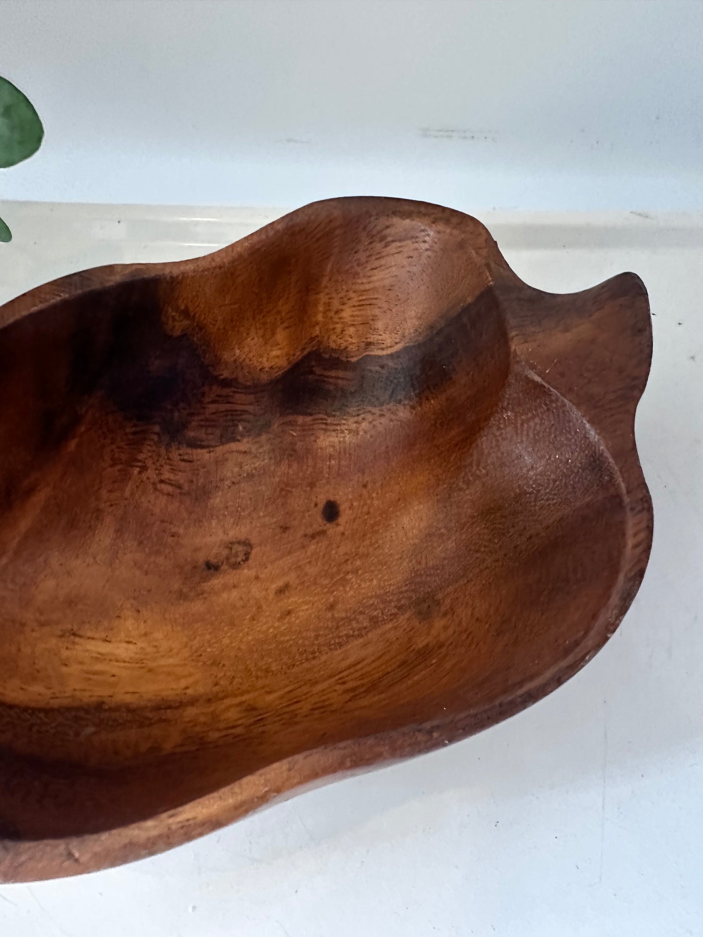 Teak houten schaaltje in de vorm van een blad
