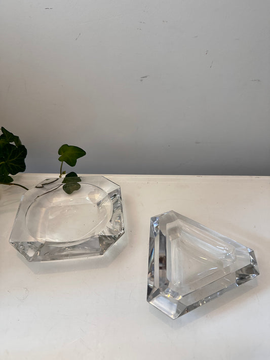 Set van 2 kristallen asbakjes