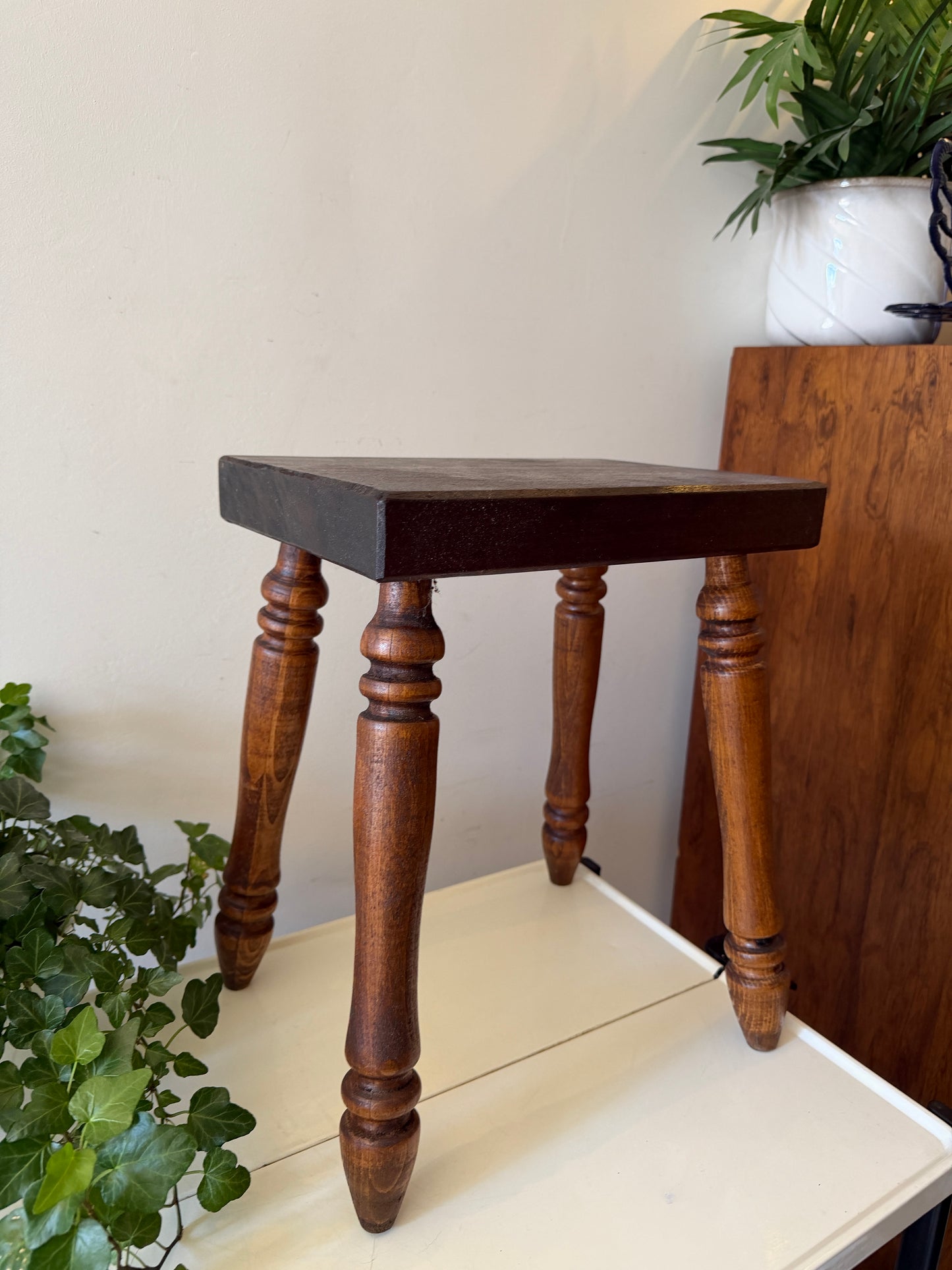 Houten bijzettafeltje/ plantentafeltje