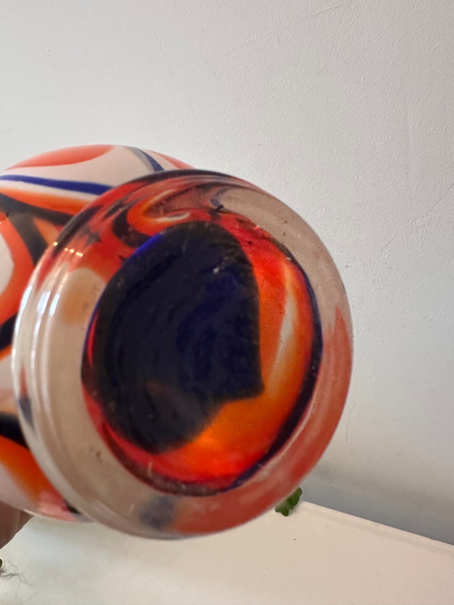 Mondgeblazen vaas met swirlpatroon