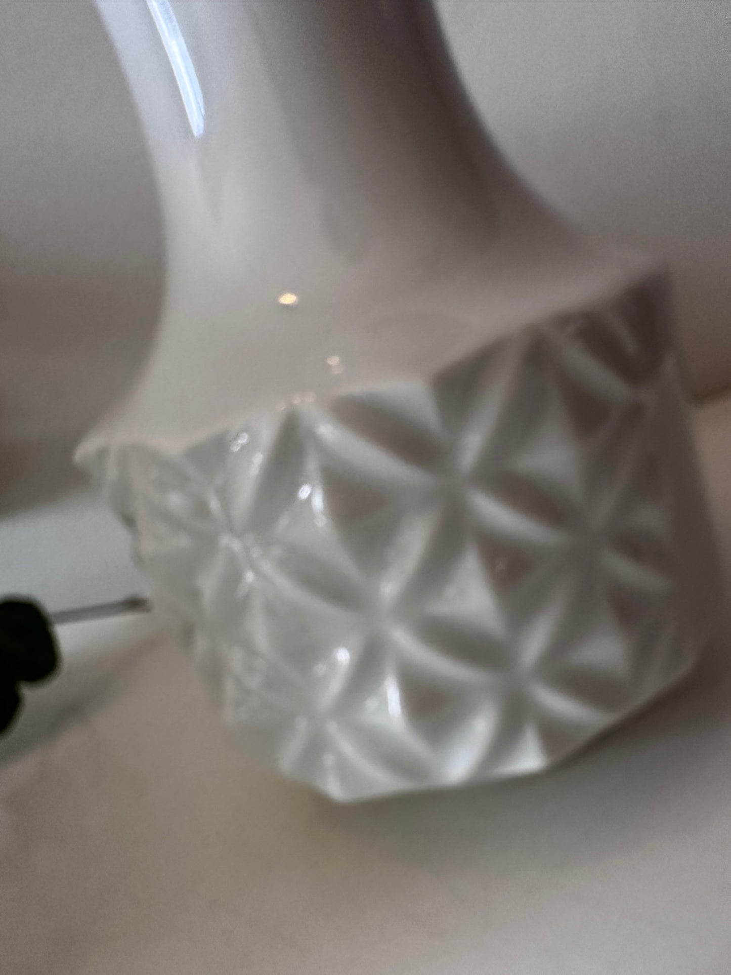 Wit porseleinen winterling vaasje