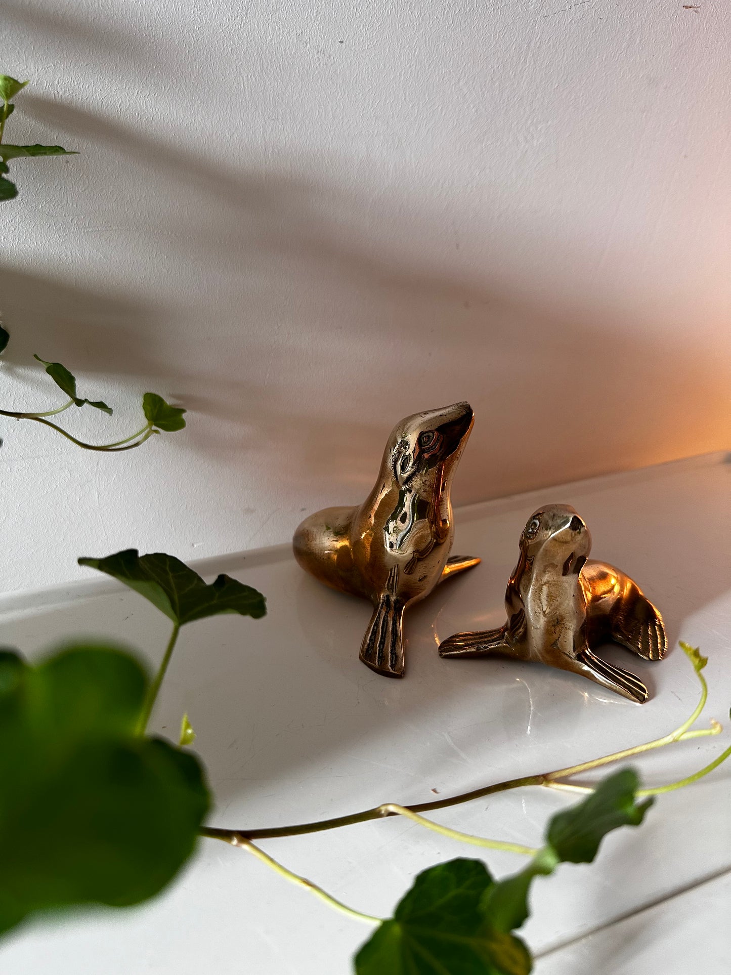 Messing set van twee zeehondjes