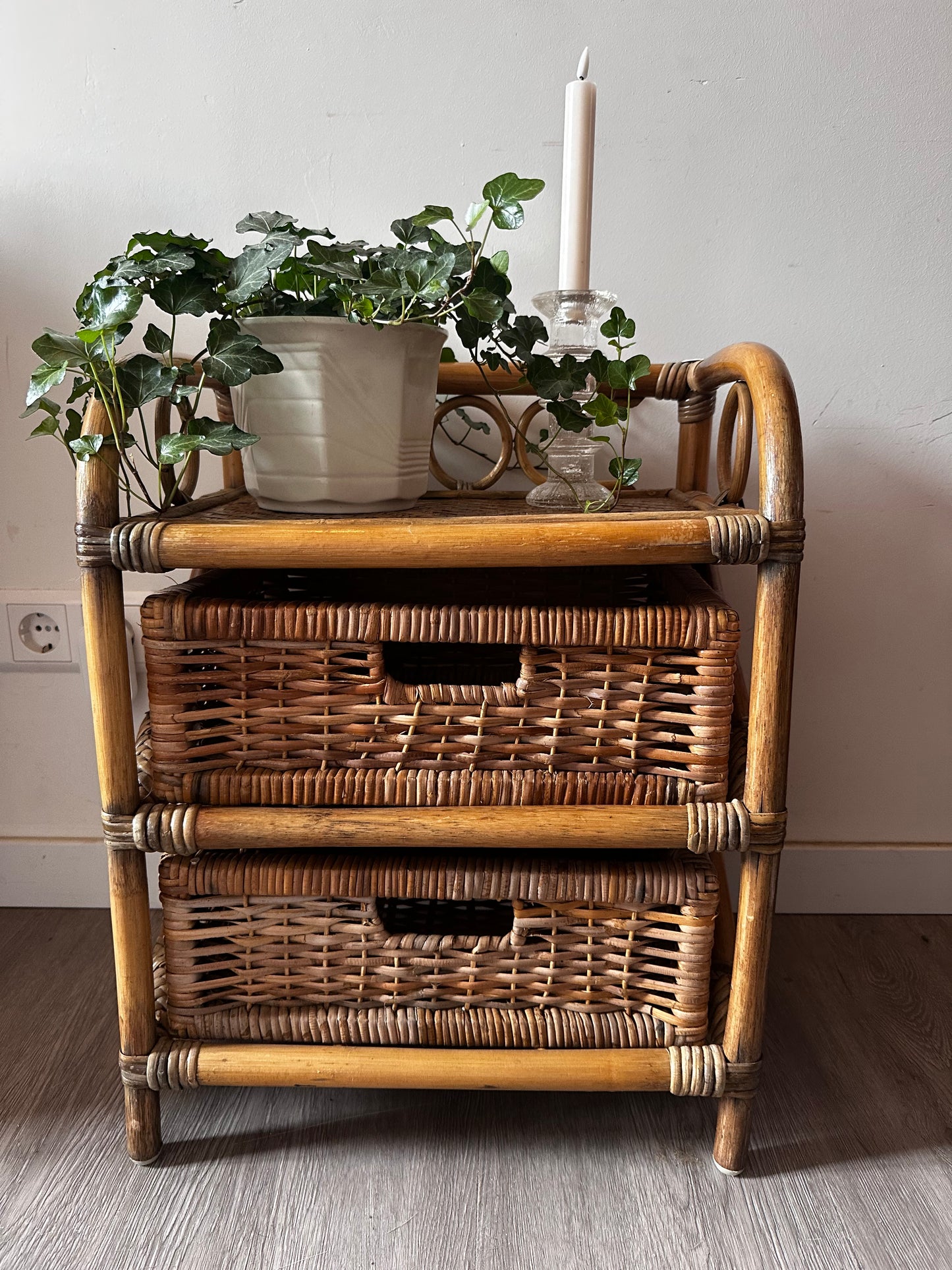 Vintage rotan ladekastje