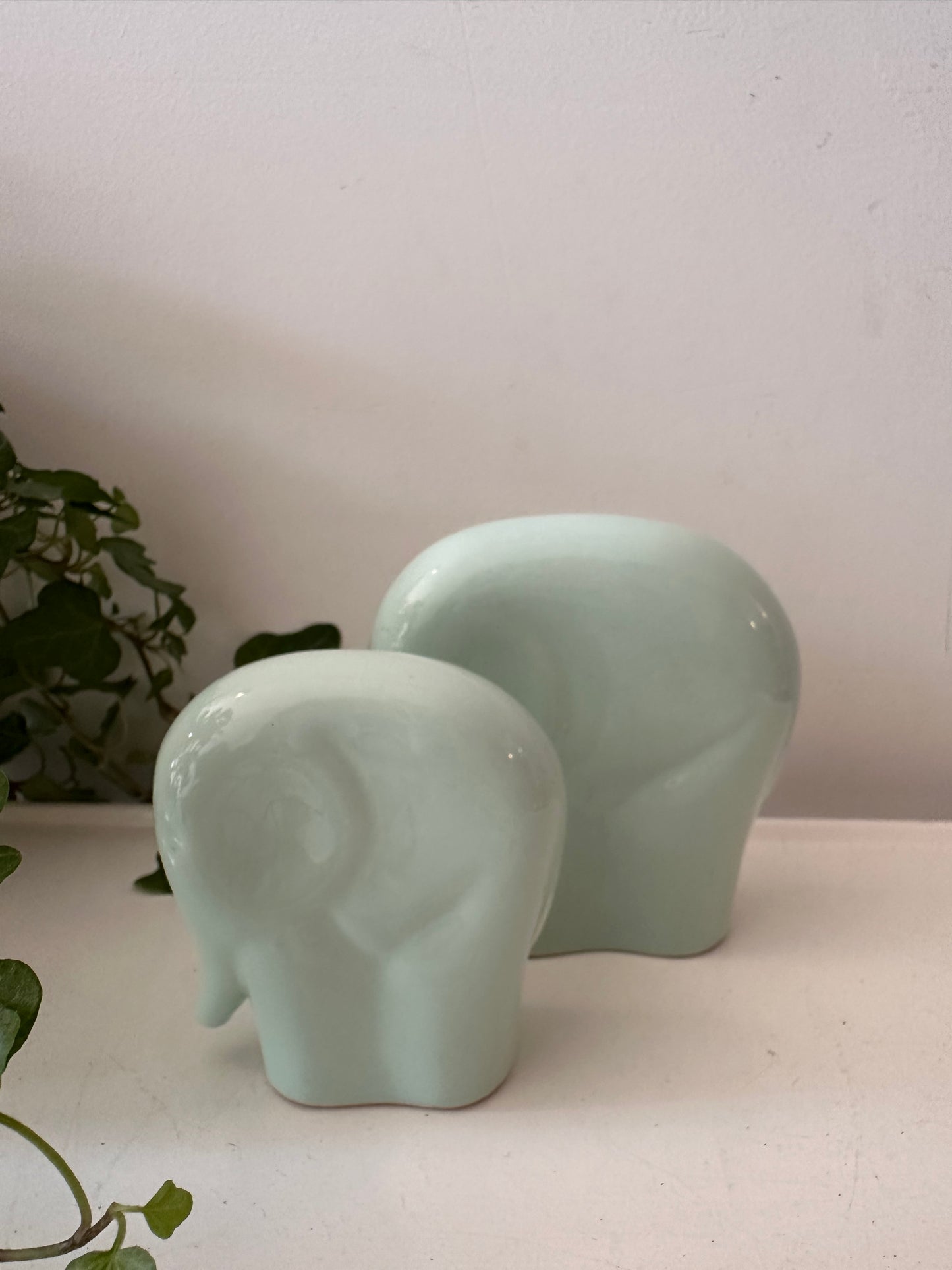 Twee mintgroene olifantjes Scandinavisch design jaren 60/70