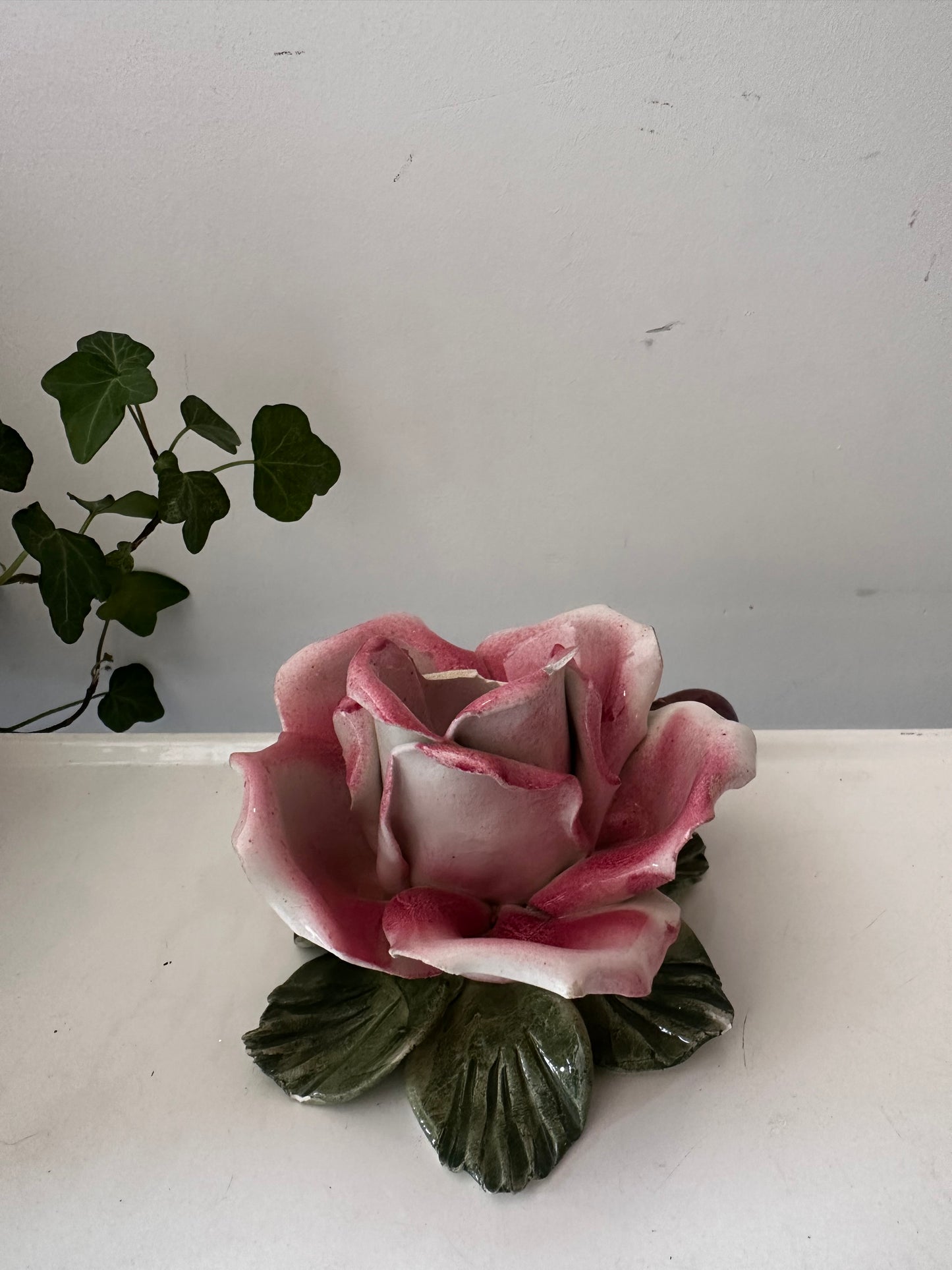 Keramieken rozenkandelaar