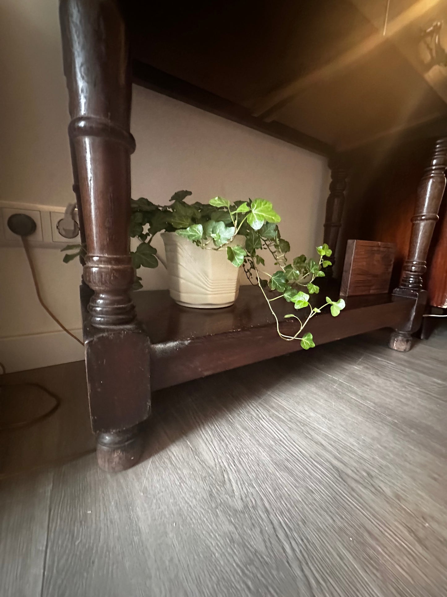 Vintage halkastje sidetable