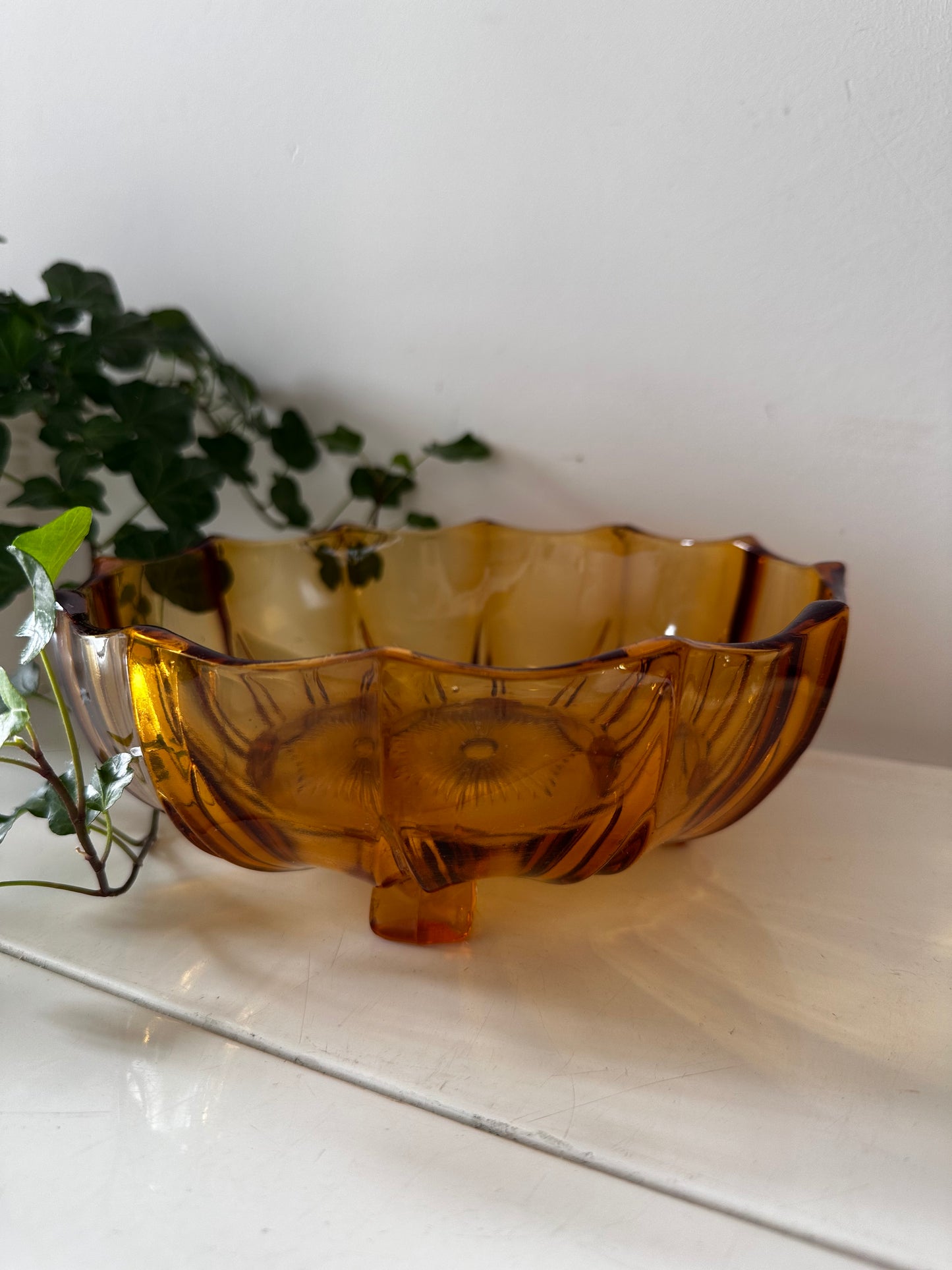 Amberkleurige vintage schaal