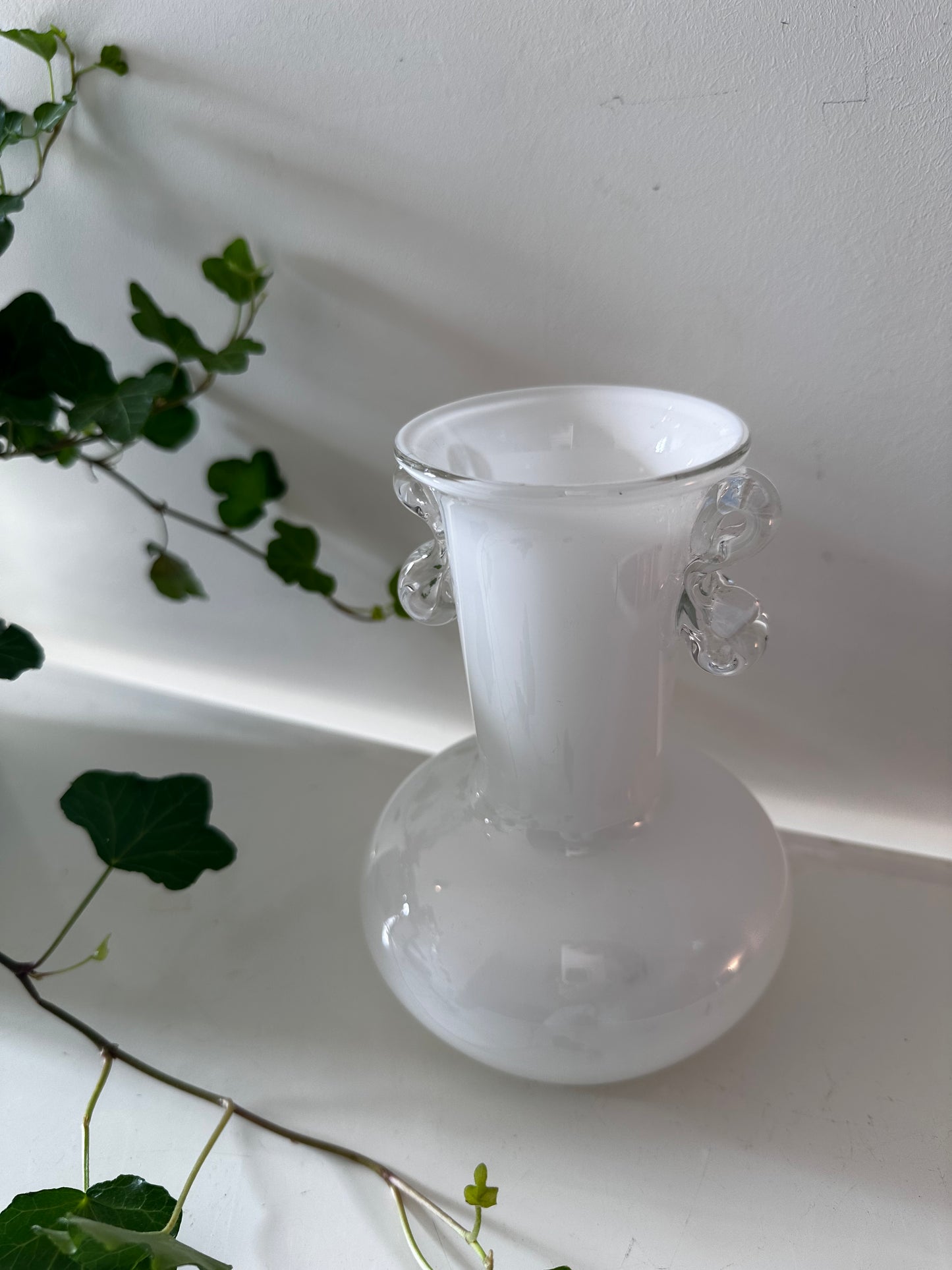 Opaline vaas vintage wit