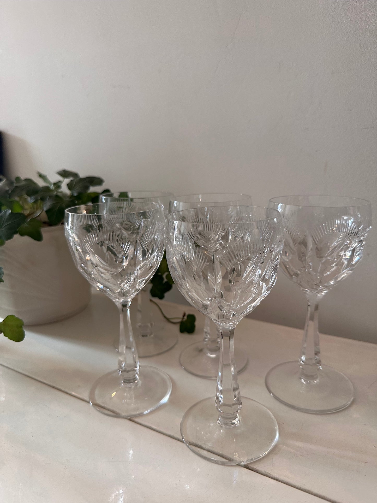 Set van 5 zwaar kristallen wijnglazen