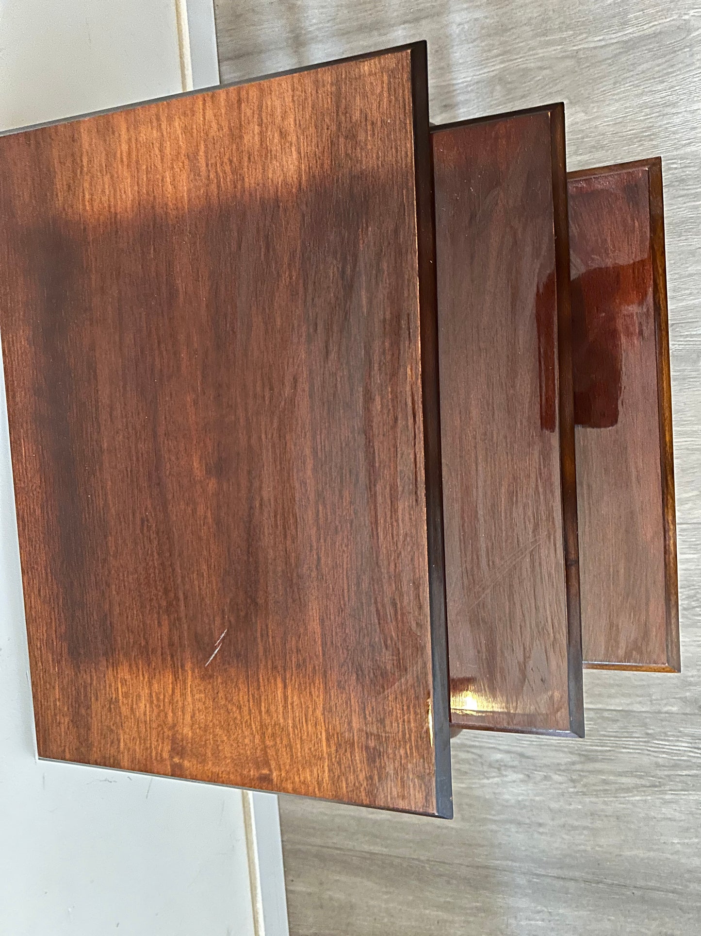 Nesting tables set van 3